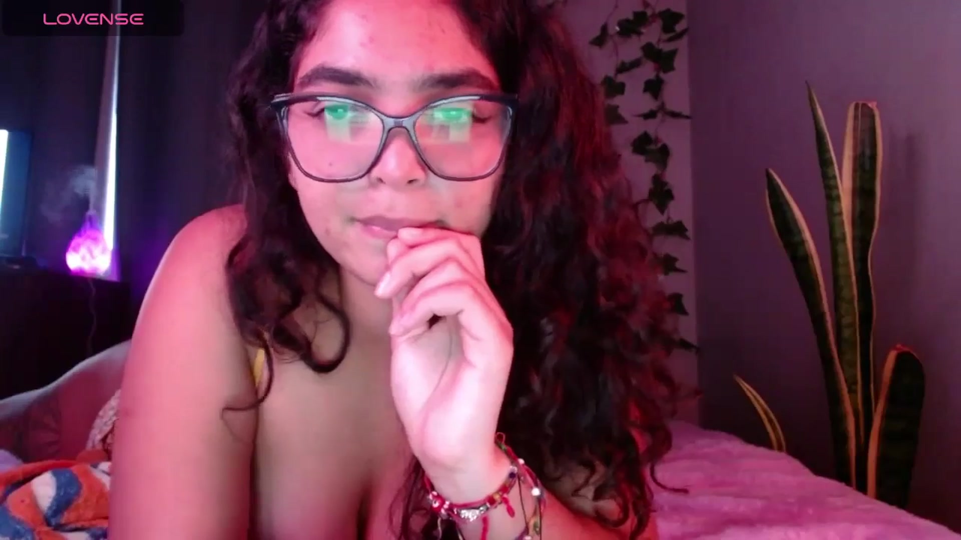 Gallery image thumbnail from Ariagaleo's myfreecams stream on, 05/05/2024, 22:54 image 14 of 20