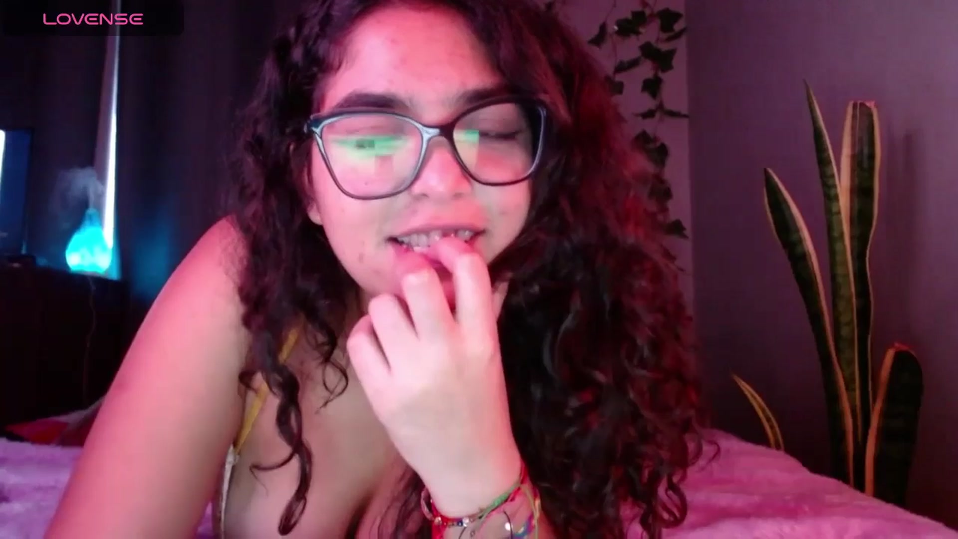 Gallery image thumbnail from Ariagaleo's myfreecams stream on, 05/05/2024, 22:54 image 15 of 20