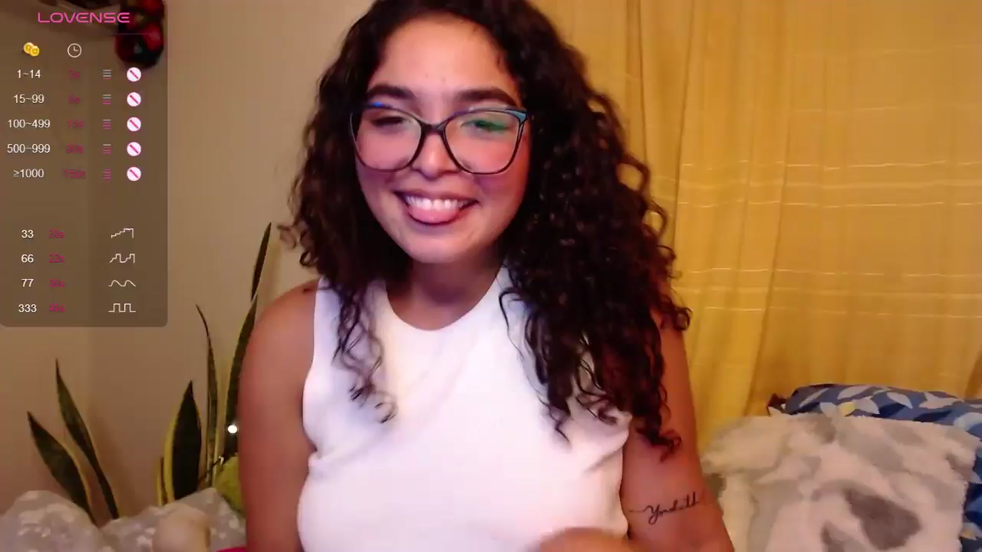 Gallery image thumbnail from Ariagaleo's myfreecams stream on, 05/09/2024, 24:23 image 9 of 20