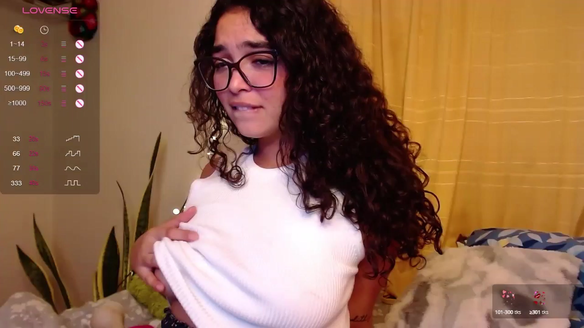 Gallery image thumbnail from Ariagaleo's myfreecams stream on, 05/09/2024, 24:23 image 6 of 20