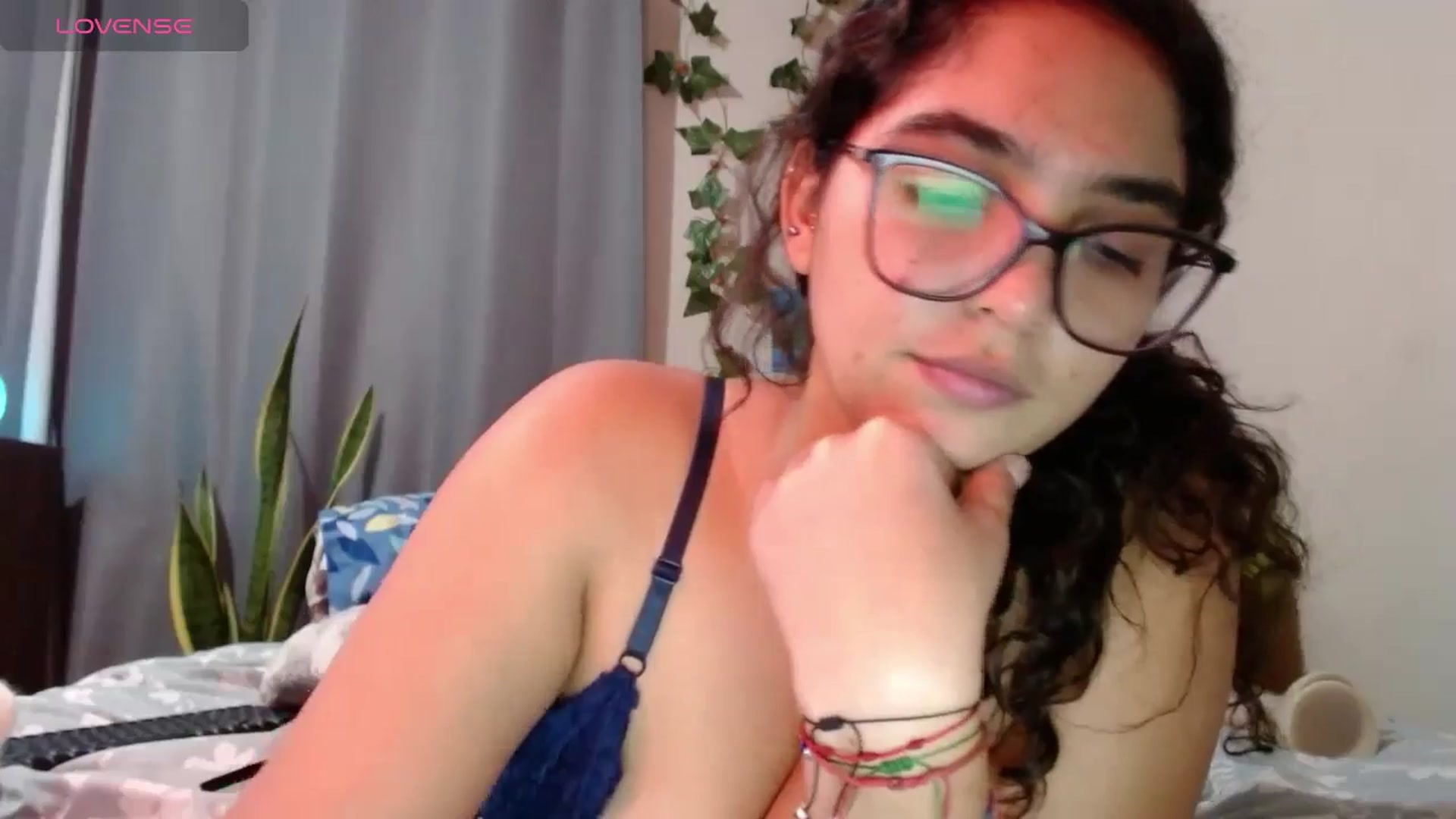 Gallery image thumbnail from Ariagaleo's myfreecams stream on, 05/27/2024, 24:28 image 19 of 20