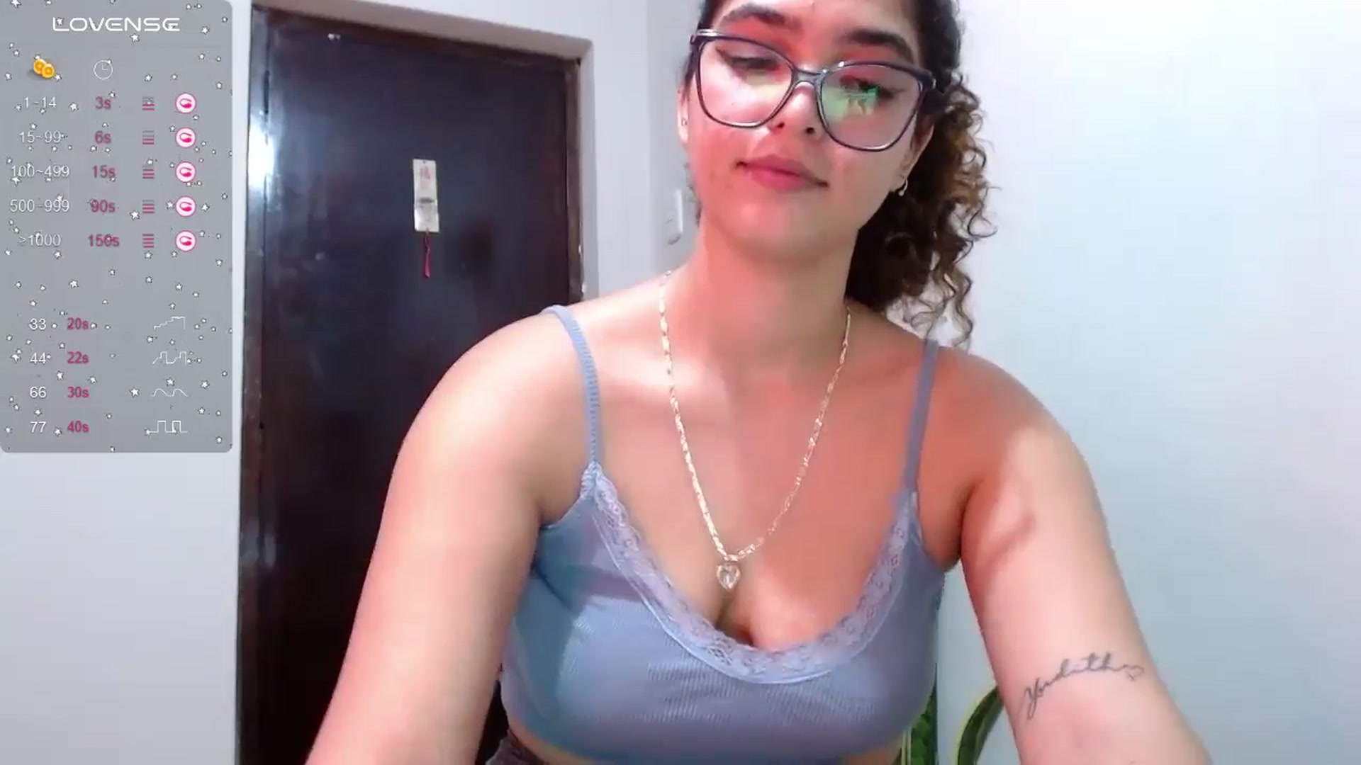 Gallery image thumbnail from Ariagaleo's myfreecams stream on, 06/16/2024, 07:31 image 8 of 20