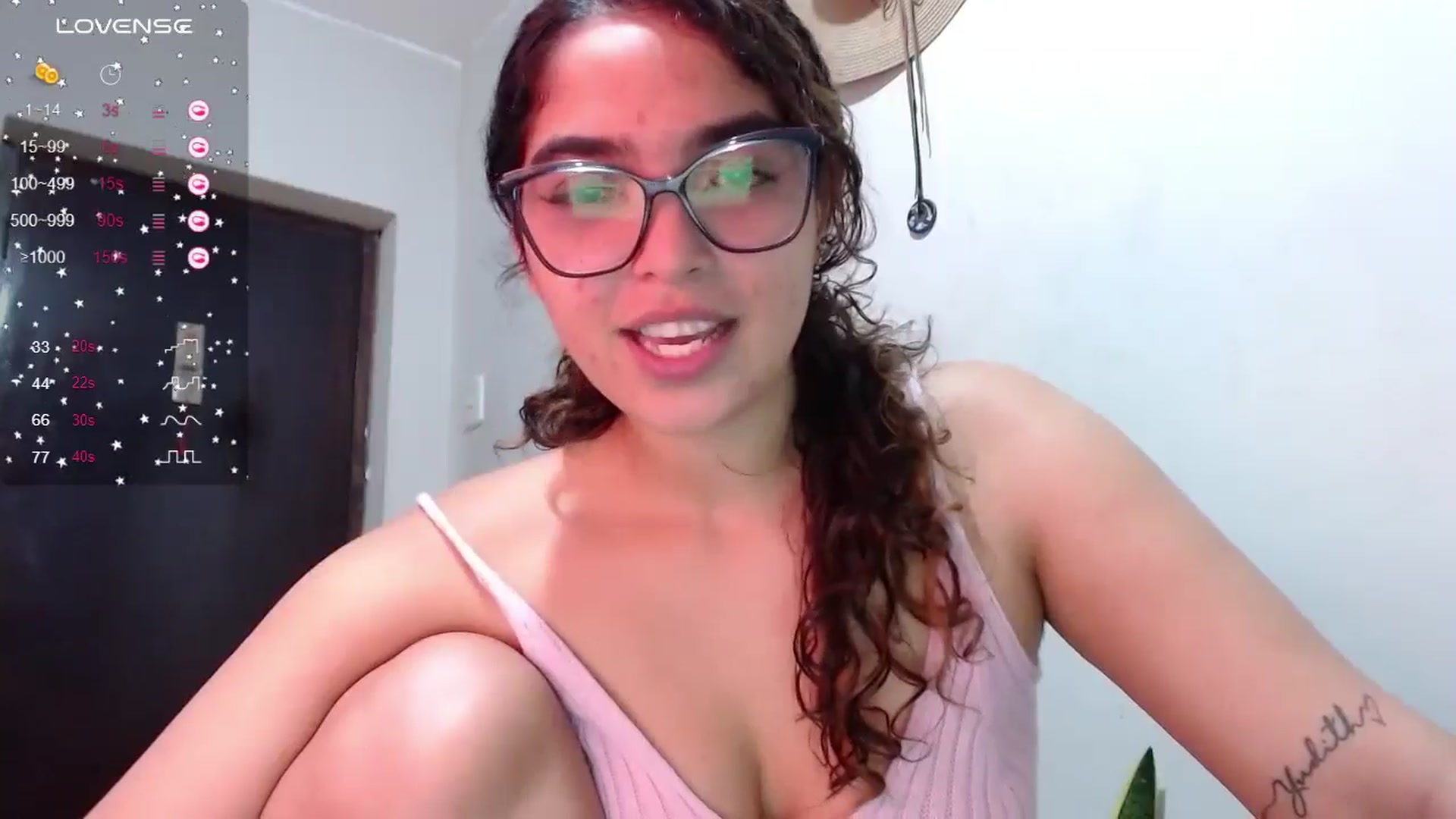 Gallery image thumbnail from Ariagaleo's myfreecams stream on, 06/27/2024, 21:34 image 4 of 20