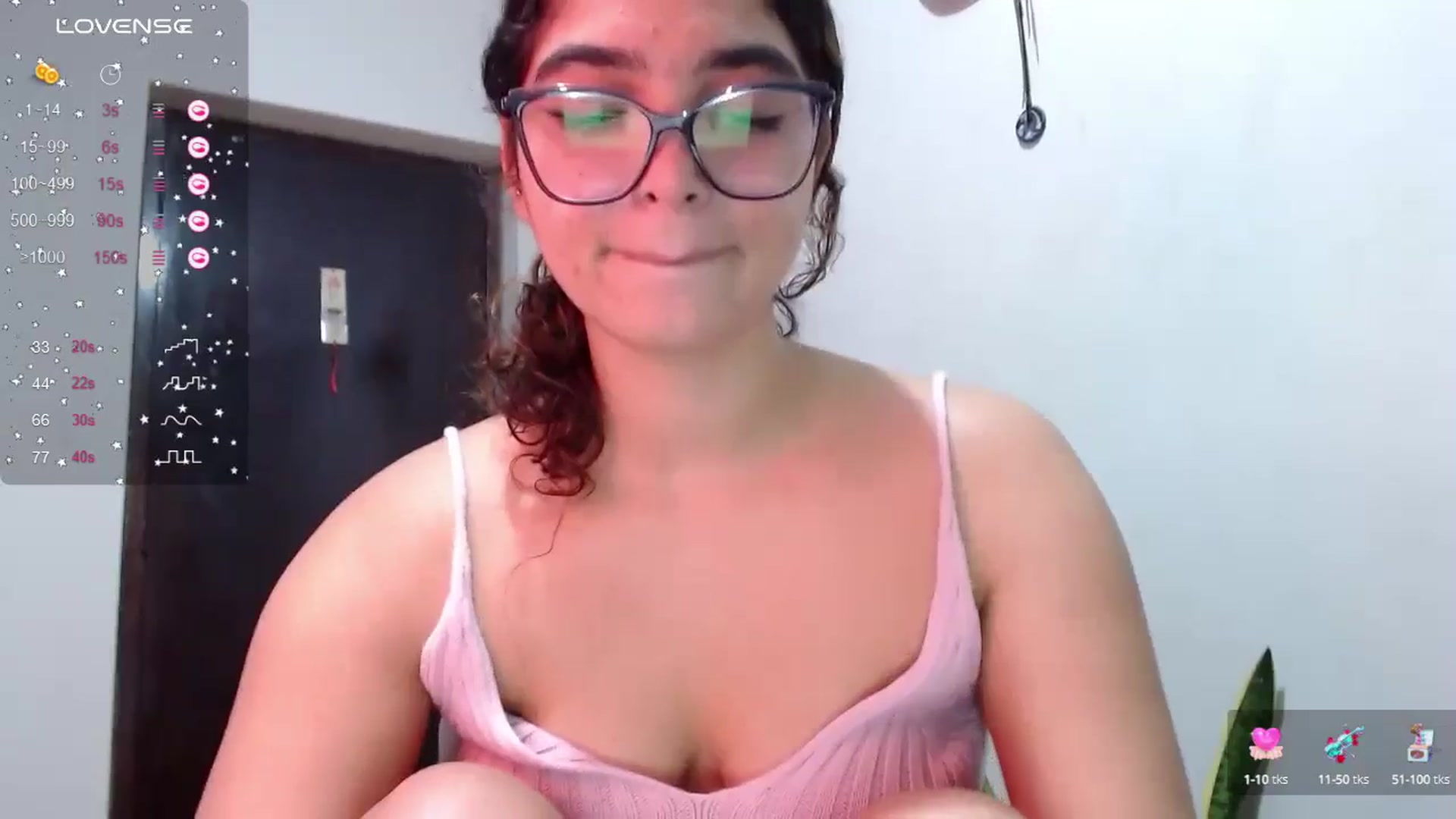 Gallery image thumbnail from Ariagaleo's myfreecams stream on, 06/27/2024, 21:34 image 19 of 20