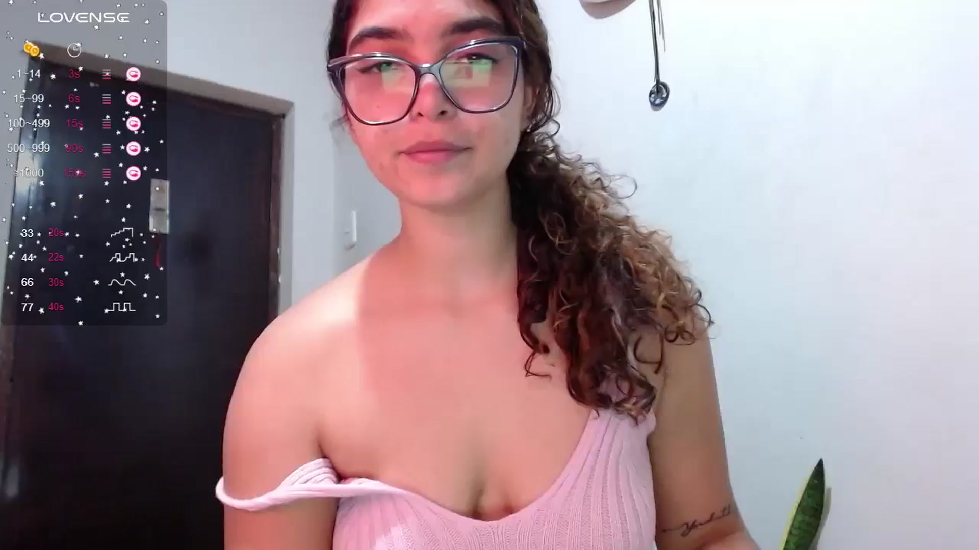 Gallery image thumbnail from Ariagaleo's myfreecams stream on, 06/27/2024, 21:34 image 1 of 20