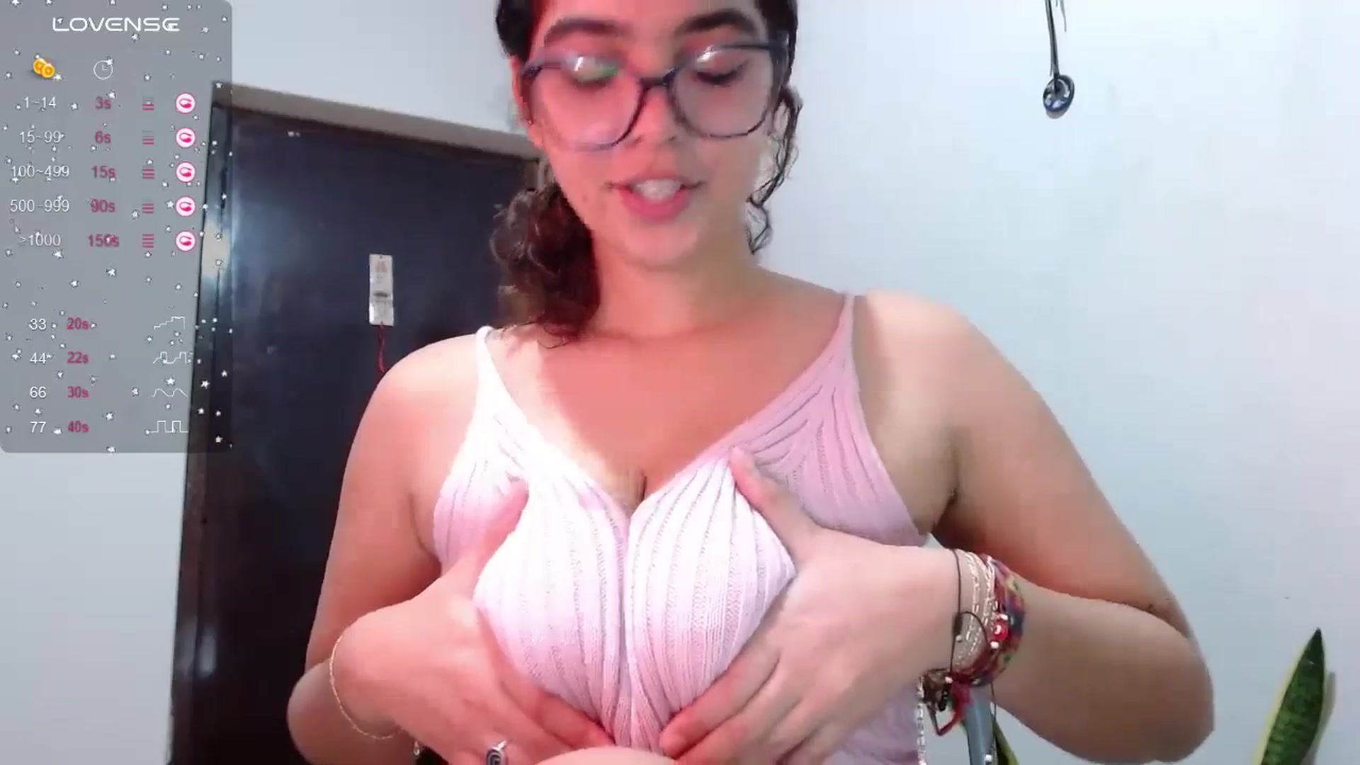 Gallery image thumbnail from Ariagaleo's myfreecams stream on, 06/27/2024, 21:34 image 11 of 20
