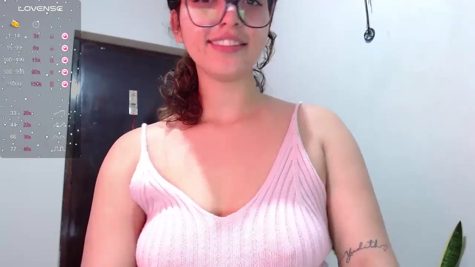 Gallery image thumbnail from Ariagaleo's myfreecams stream on, 06/27/2024, 21:34 image 10 of 20
