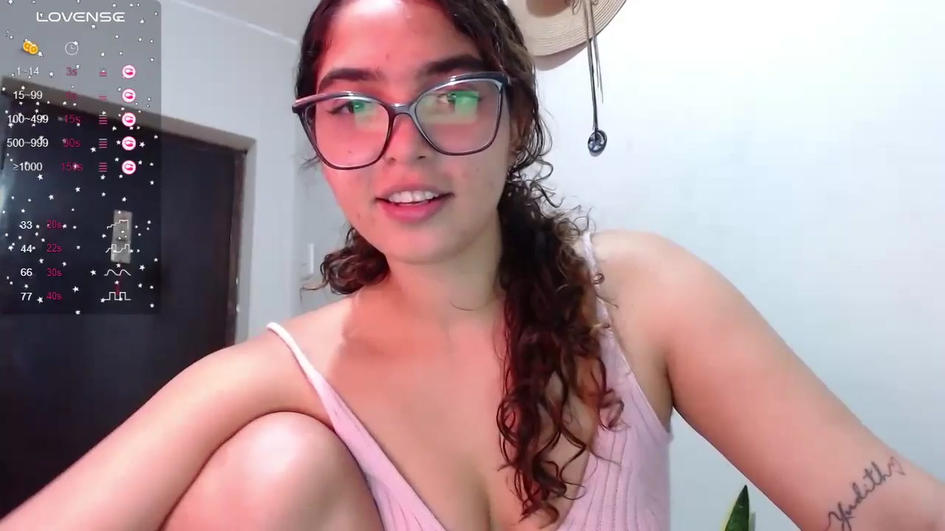 Gallery image thumbnail from Ariagaleo's myfreecams stream on, 06/27/2024, 21:34 image 5 of 20