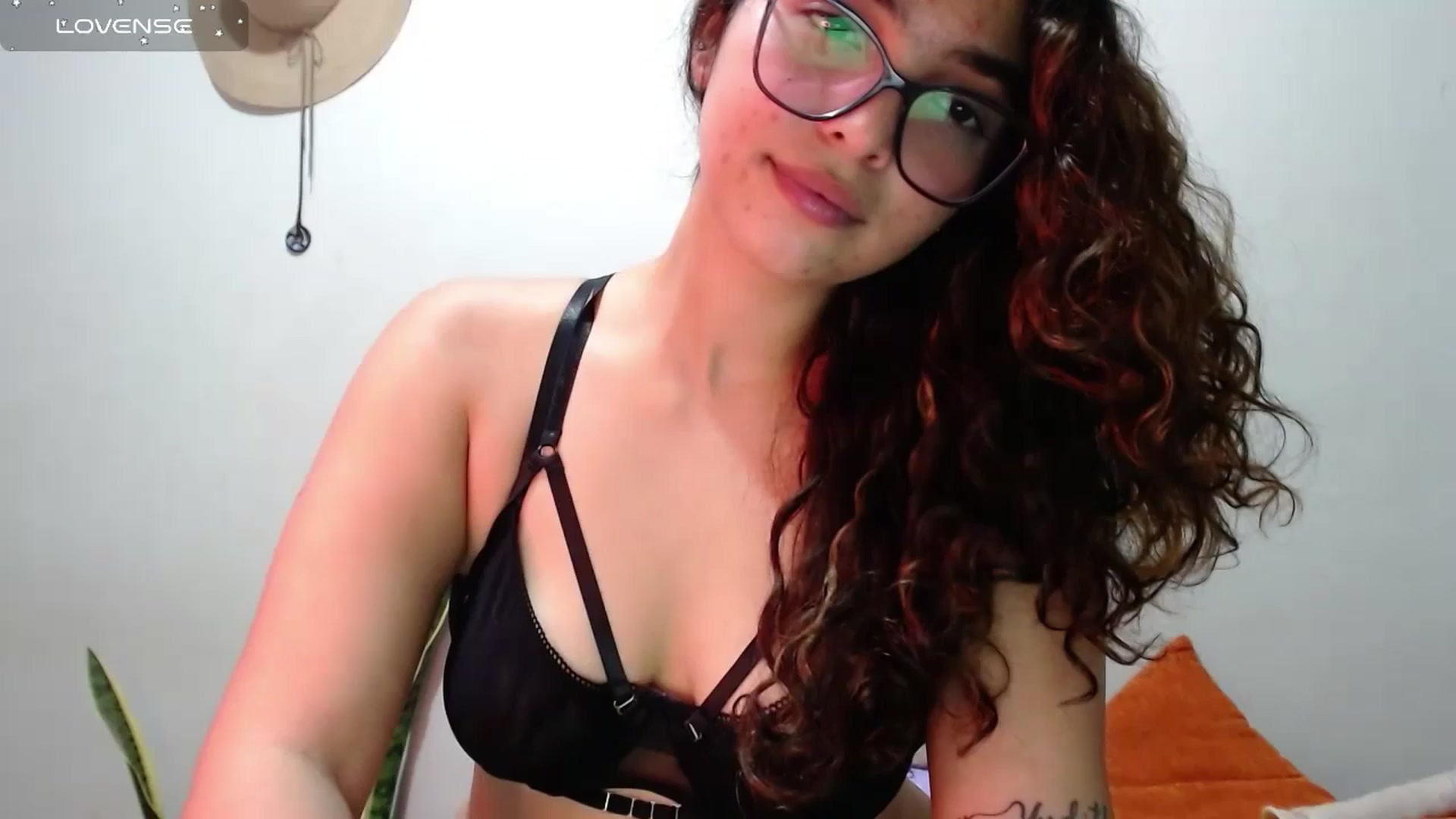 Gallery image thumbnail from Ariagaleo's myfreecams stream on, 07/04/2024, 22:59 image 18 of 20