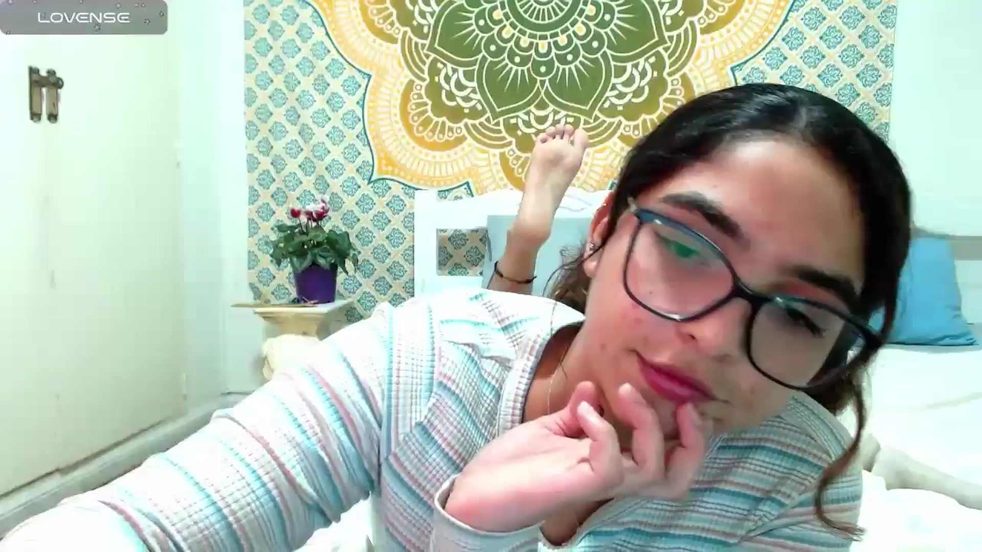 Gallery image thumbnail from Ariagaleo's myfreecams stream on, 07/17/2024, 23:41 image 17 of 20