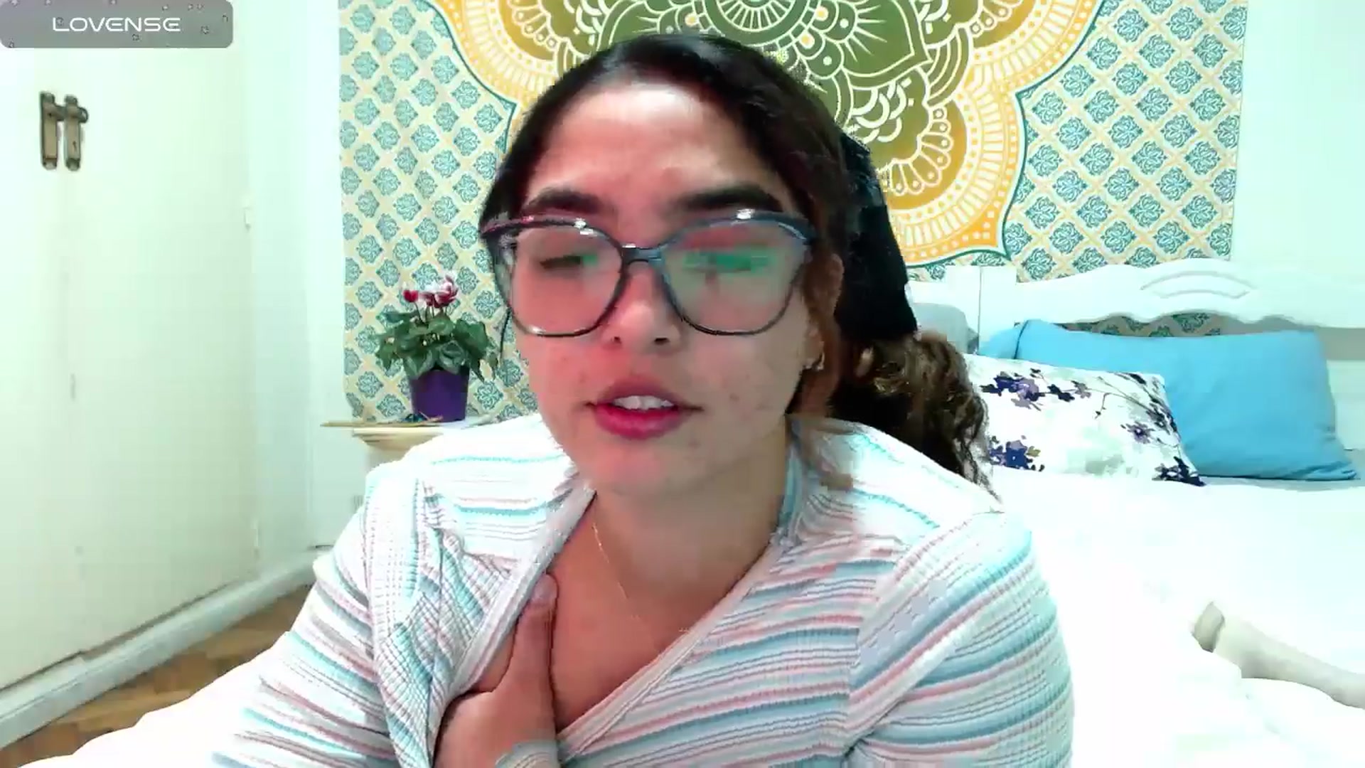 Gallery image thumbnail from Ariagaleo's myfreecams stream on, 07/17/2024, 23:41 image 3 of 20