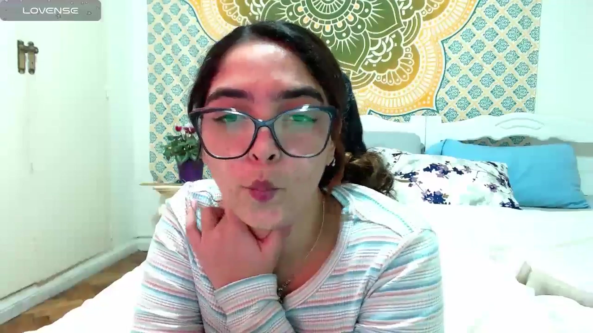 Gallery image thumbnail from Ariagaleo's myfreecams stream on, 07/17/2024, 23:41 image 19 of 20