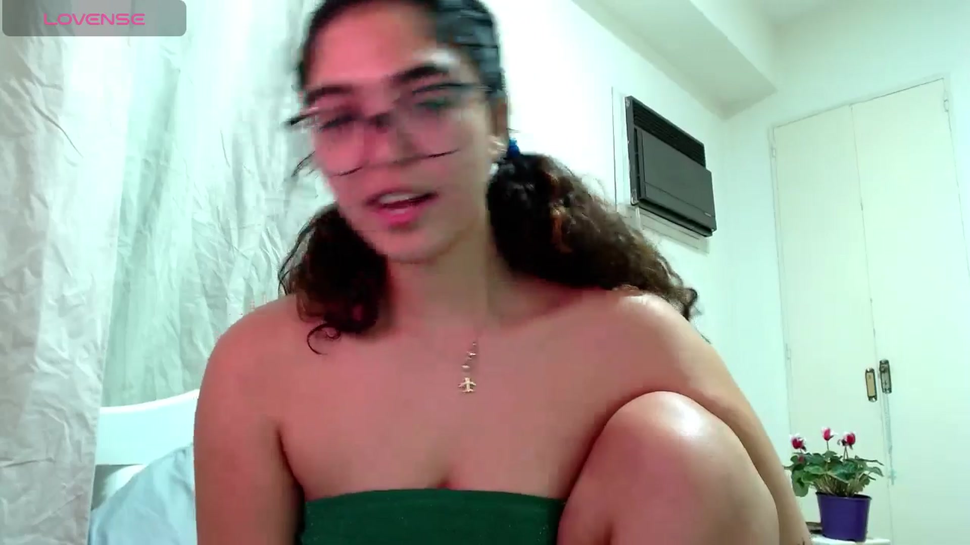 Gallery image thumbnail from Ariagaleo's myfreecams stream on, 08/04/2024, 22:54 image 20 of 20