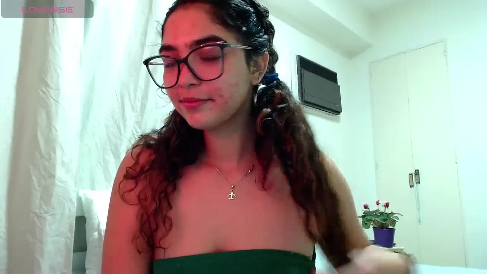 Gallery image thumbnail from Ariagaleo's myfreecams stream on, 08/04/2024, 22:54 image 12 of 20
