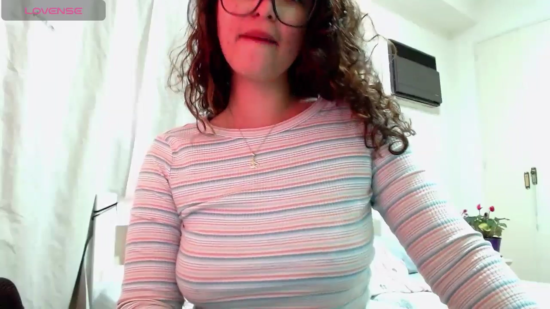 Gallery image thumbnail from Ariagaleo's myfreecams stream on, 08/07/2024, 17:25 image 9 of 20