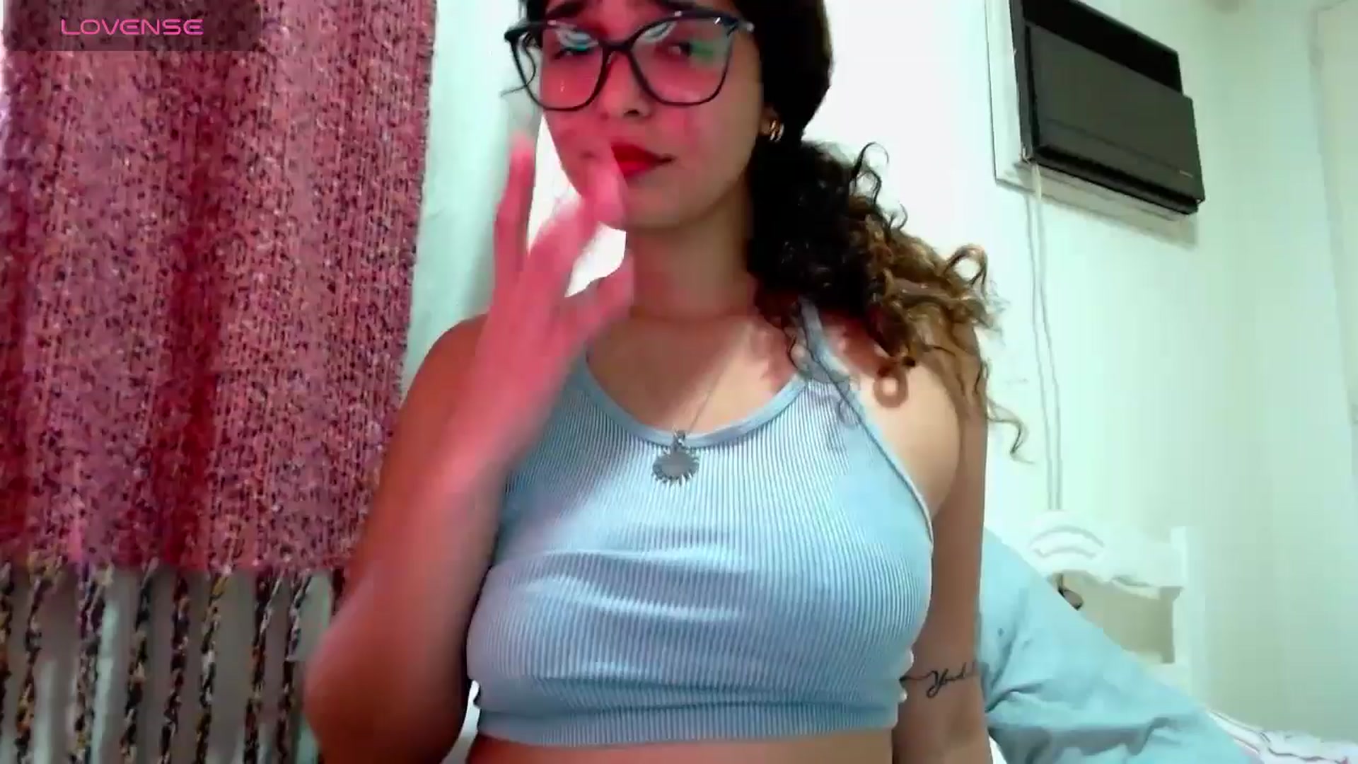 Gallery image thumbnail from Ariagaleo's myfreecams stream on, 10/17/2024, 19:02 image 14 of 20