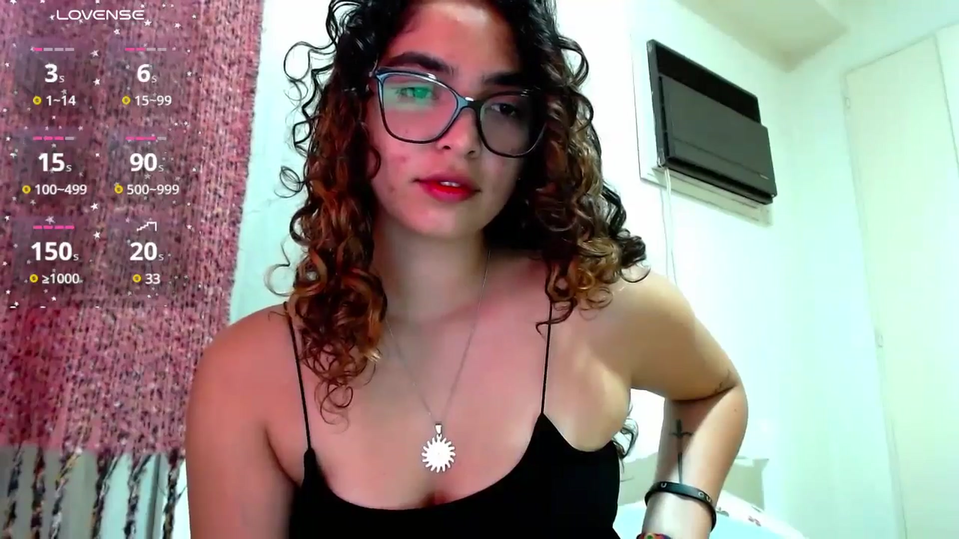 Gallery image thumbnail from Ariagaleo's myfreecams stream on, 10/18/2024, 22:38 image 3 of 20
