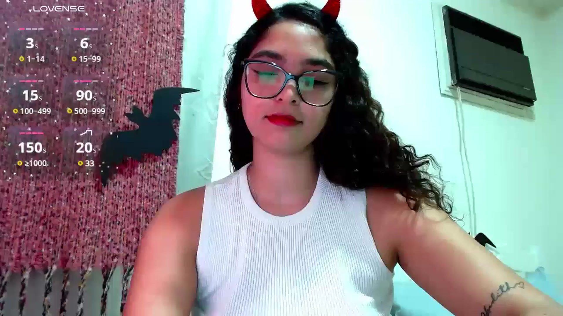 Gallery image thumbnail from Ariagaleo's myfreecams stream on, 10/28/2024, 21:33 image 5 of 20