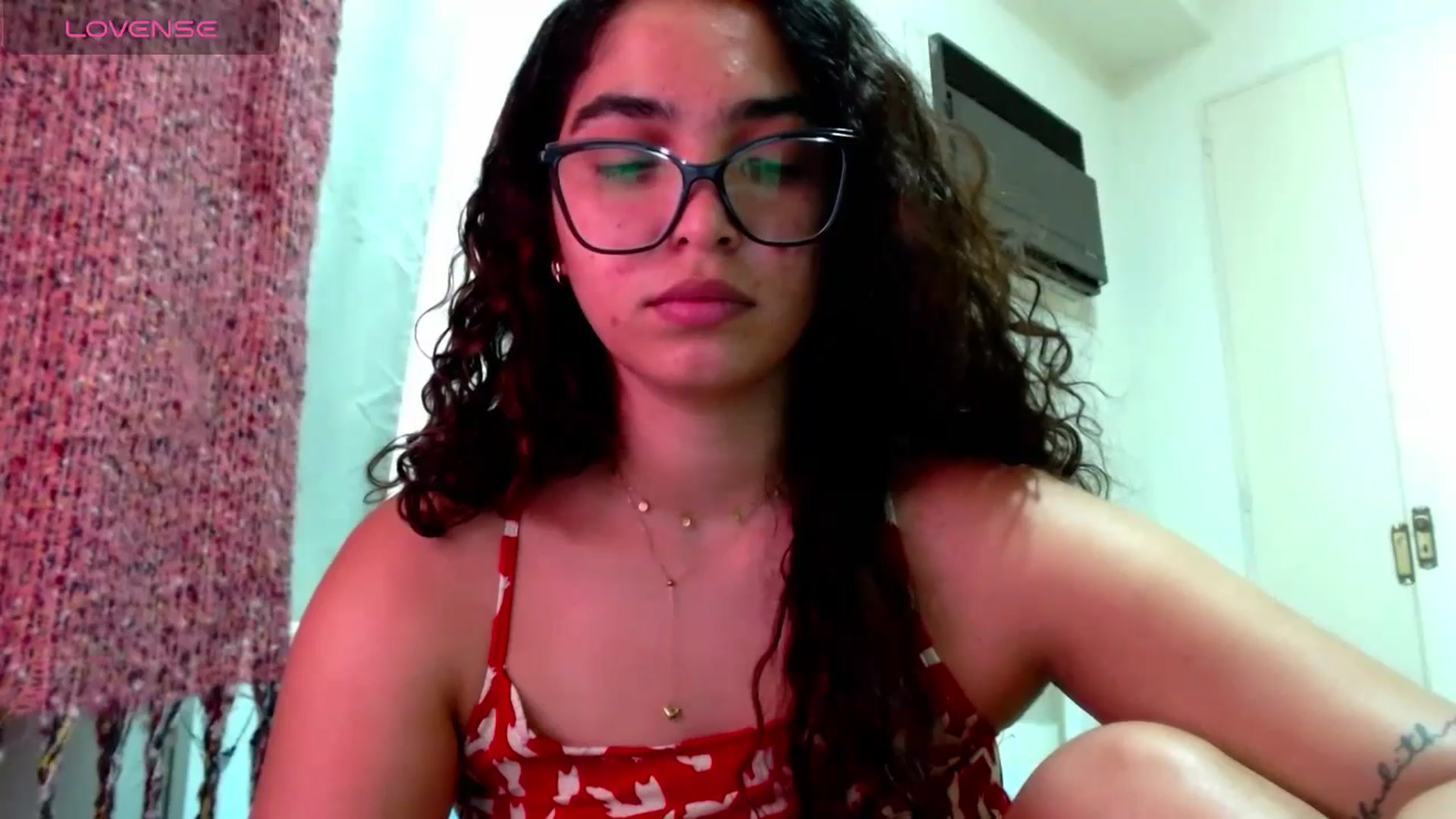 Gallery image thumbnail from Ariagaleo's myfreecams stream on, 11/13/2024, 21:19 image 6 of 20