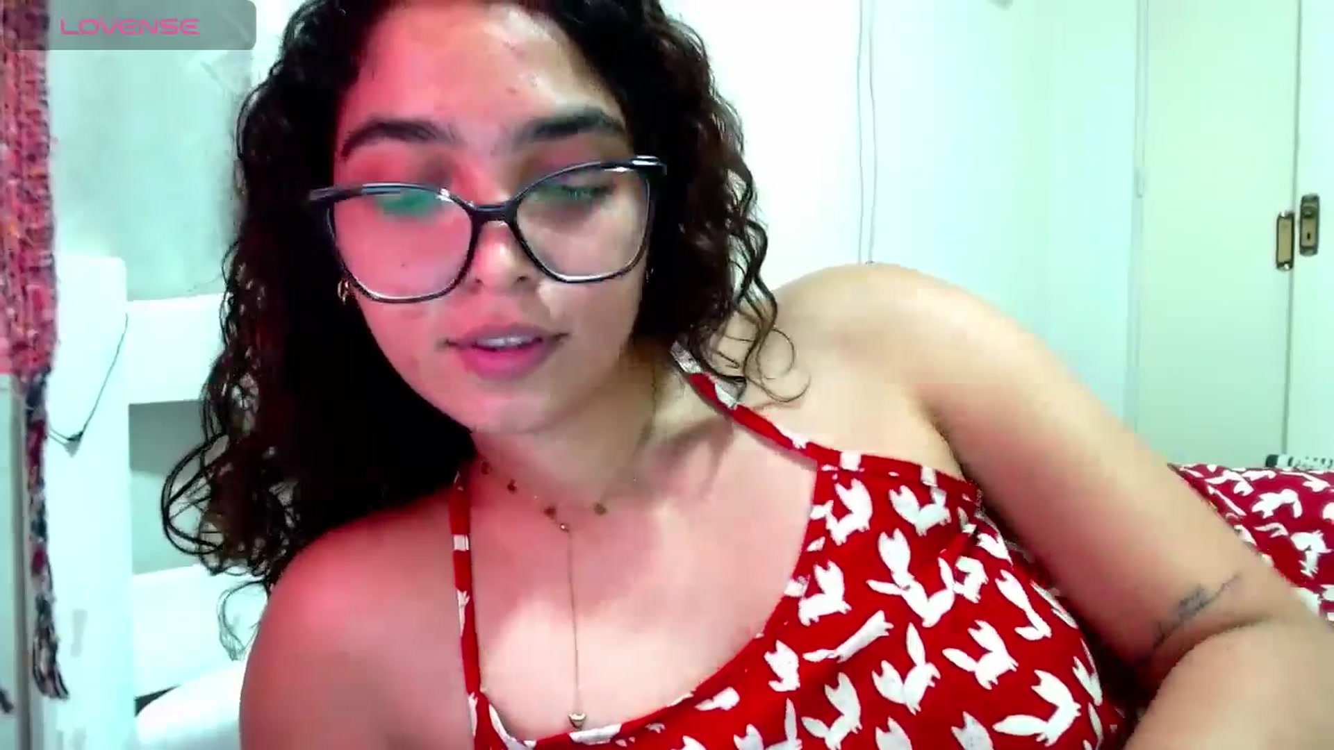 Gallery image thumbnail from Ariagaleo's myfreecams stream on, 11/13/2024, 23:29 image 18 of 20