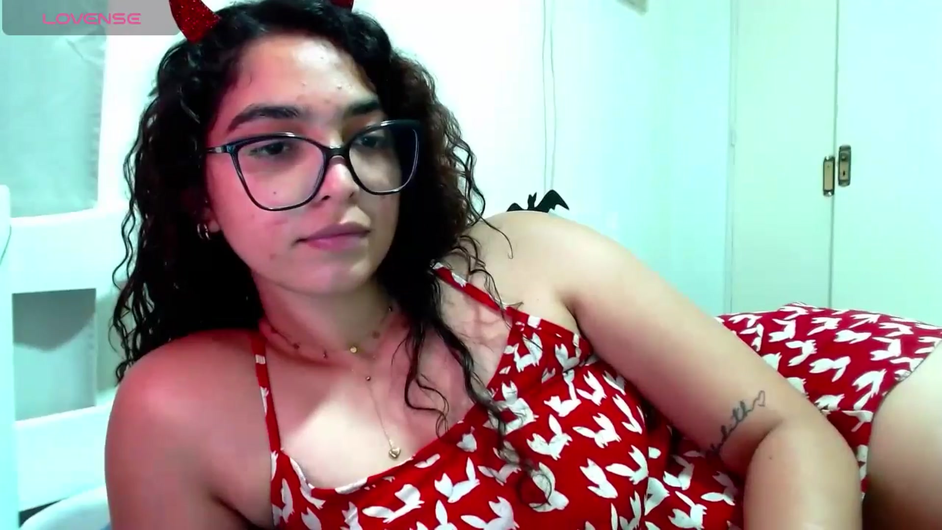 Gallery image thumbnail from Ariagaleo's myfreecams stream on, 11/13/2024, 23:29 image 4 of 20