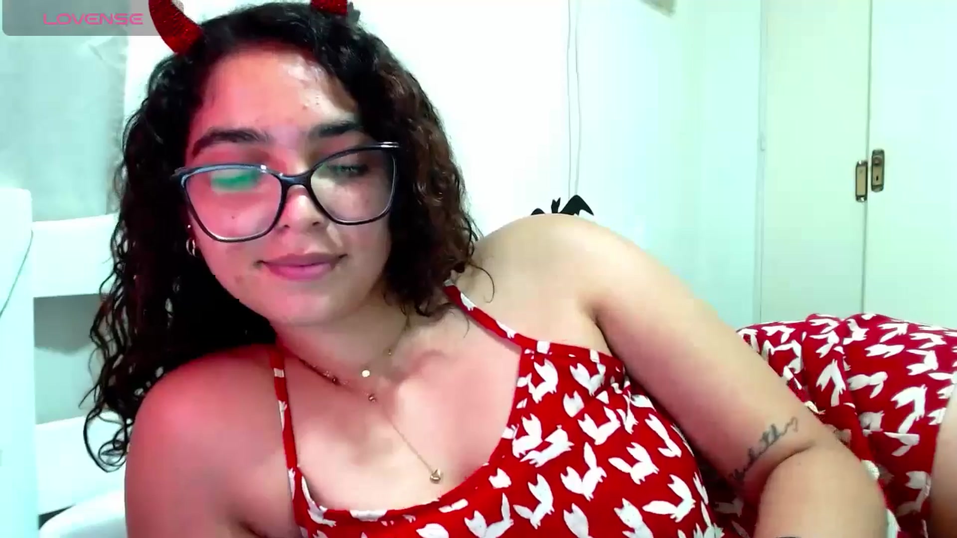 Gallery image thumbnail from Ariagaleo's myfreecams stream on, 11/13/2024, 23:29 image 6 of 20