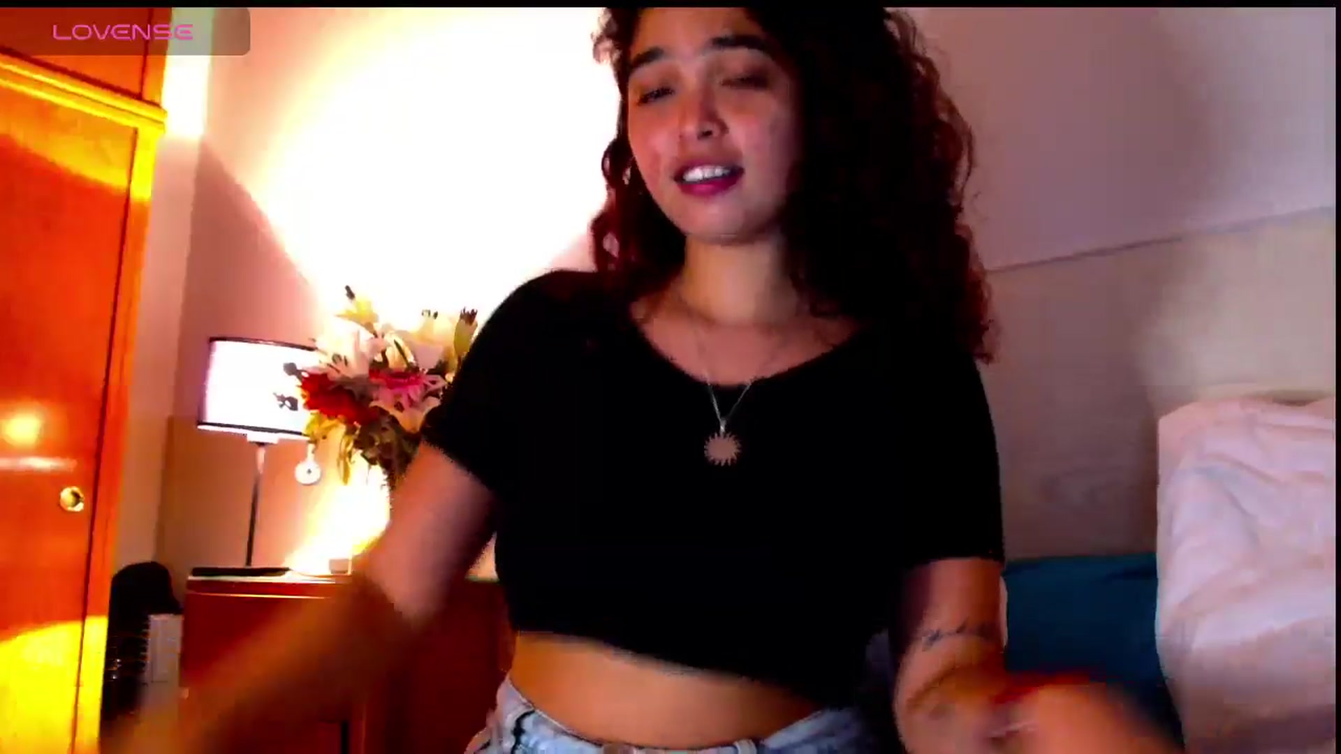 Gallery image thumbnail from Ariagaleo's myfreecams stream on, 04/29/2025, 23:50 image 3 of 20