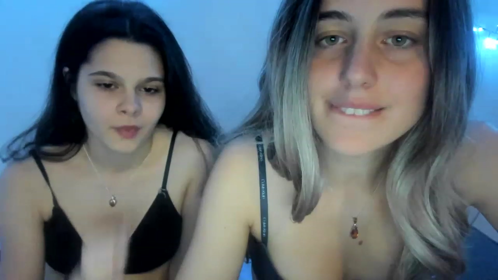 Gallery image thumbnail from AriahKiss's myfreecams stream on, 03/24/2023, 20:24 image 14 of 20