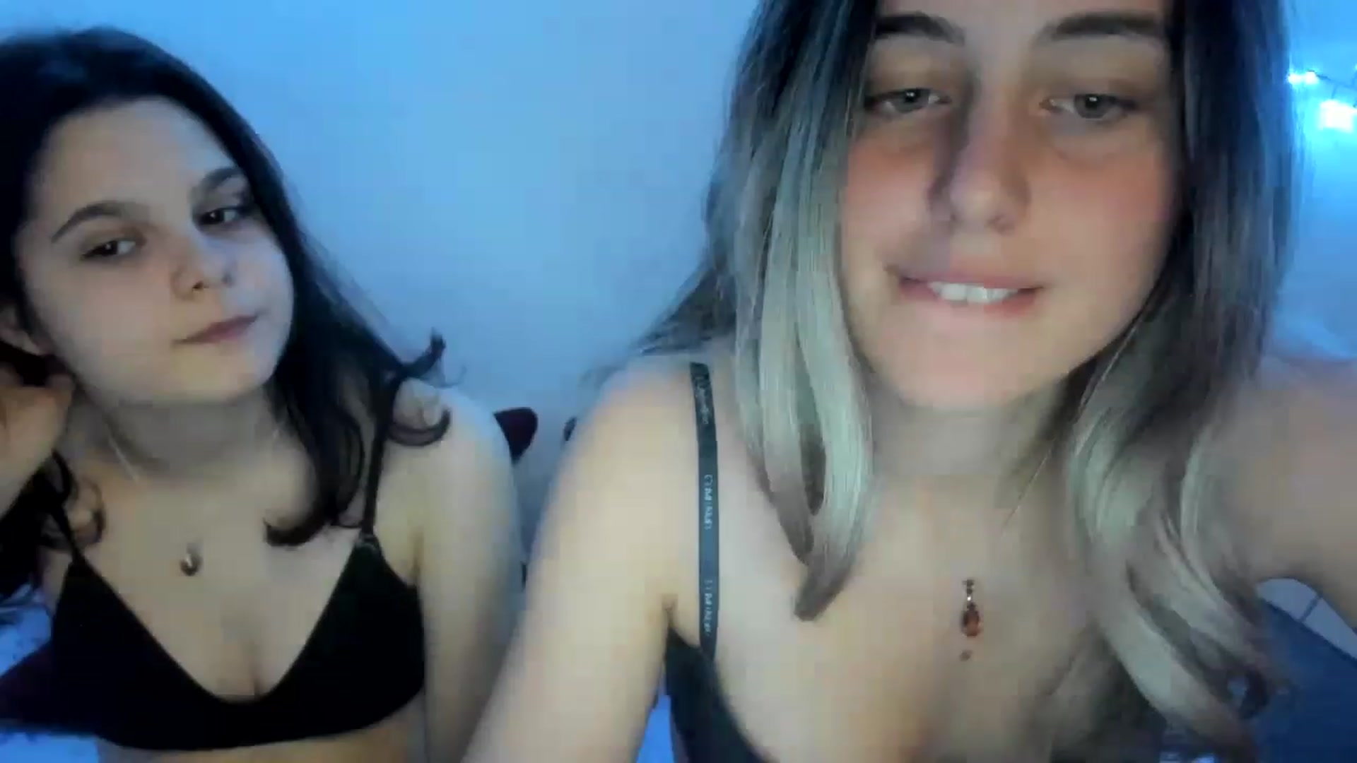 Gallery image thumbnail from AriahKiss's myfreecams stream on, 03/24/2023, 20:24 image 19 of 20