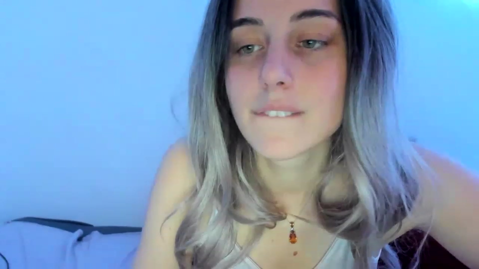 Gallery image thumbnail from AriahKiss's myfreecams stream on, 04/19/2023, 20:11 image 14 of 20