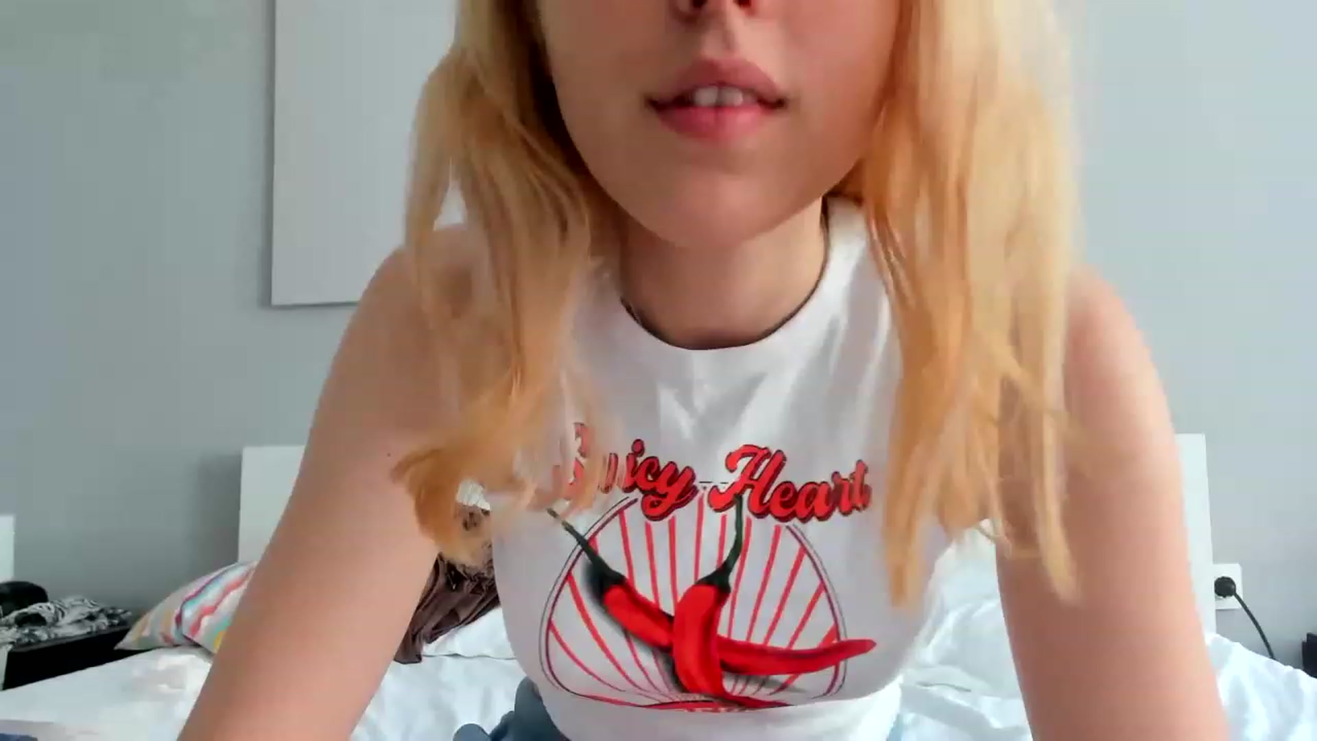 Gallery image thumbnail from AriahKiss's myfreecams stream on, 06/05/2023, 08:40 image 17 of 20