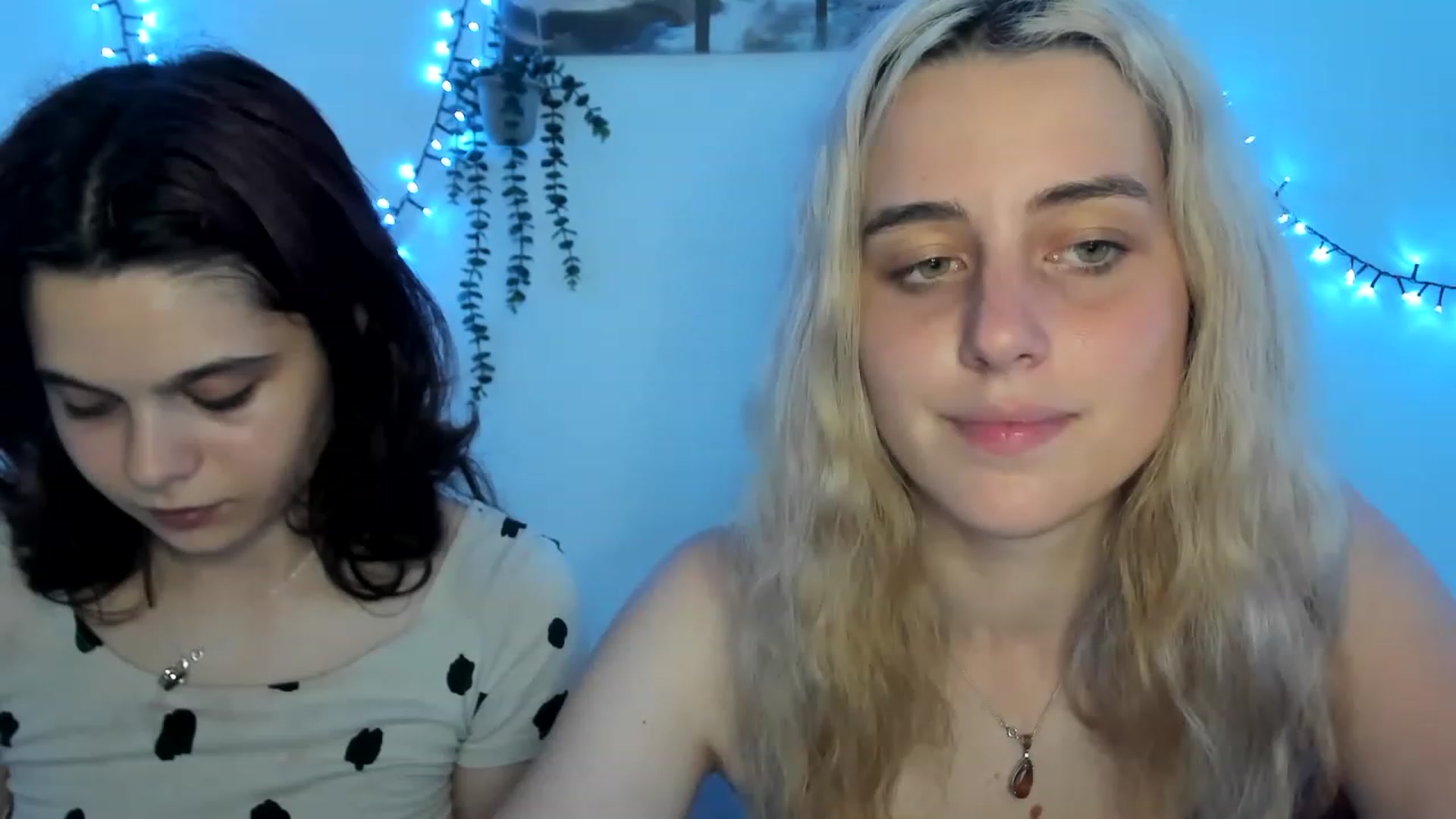 Gallery image thumbnail from AriahKiss's myfreecams stream on, 06/18/2023, 20:12 image 5 of 20