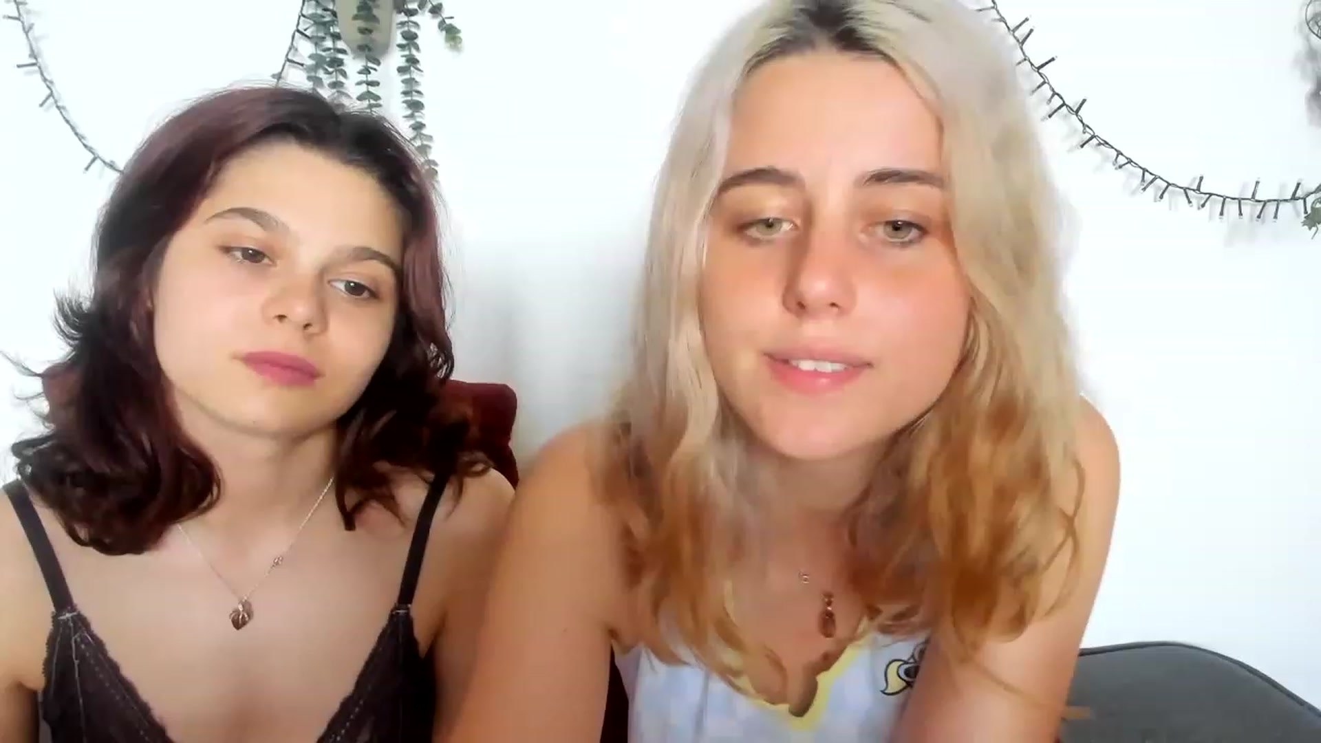 Gallery image thumbnail from AriahKiss's myfreecams stream on, 06/25/2023, 12:05 image 3 of 20