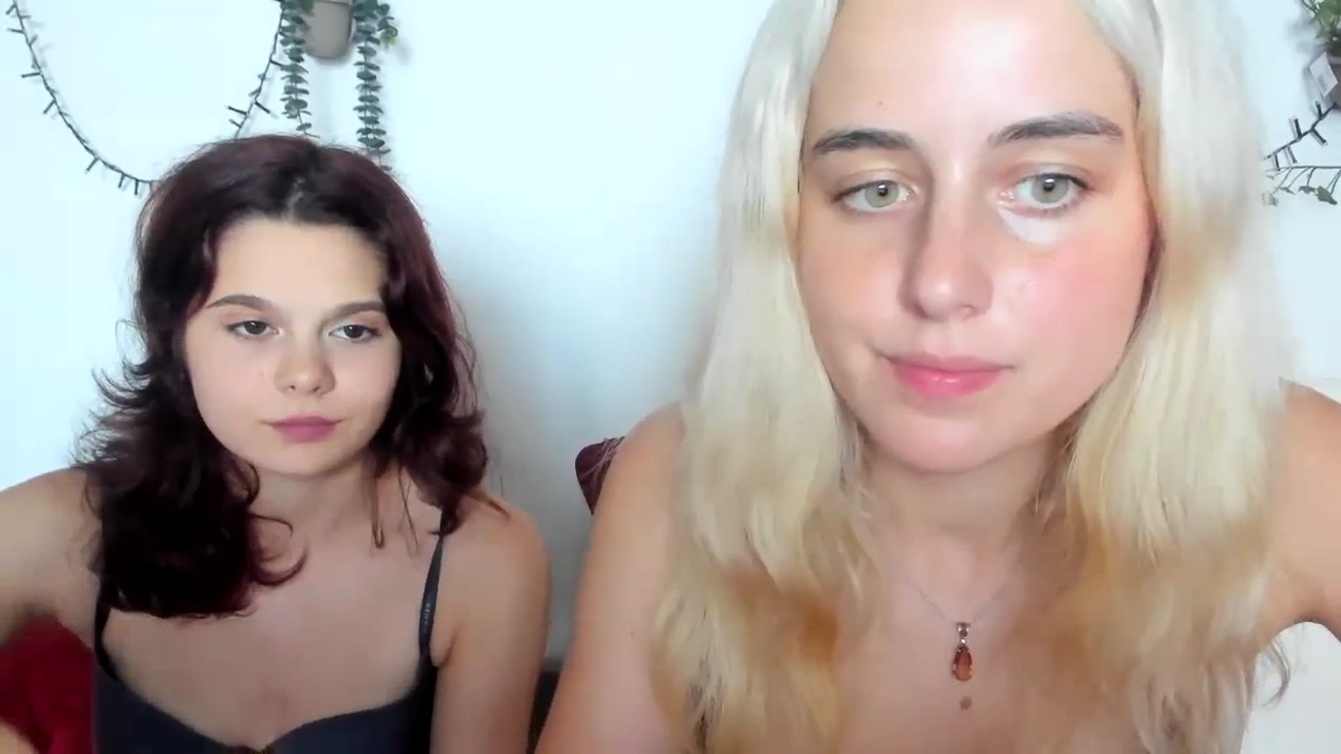 Gallery image thumbnail from AriahKiss's myfreecams stream on, 08/21/2023, 16:18 image 10 of 20