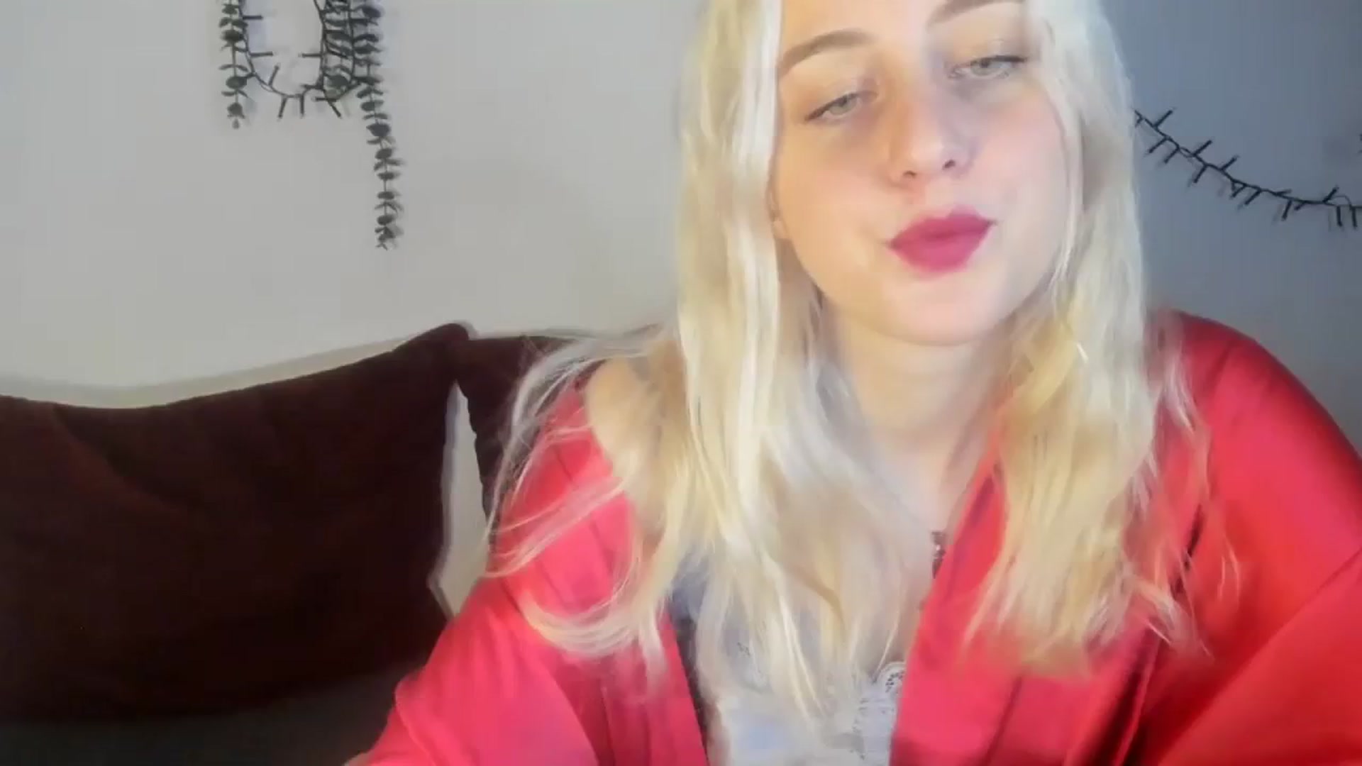 Gallery image thumbnail from AriahKiss's myfreecams stream on, 12/25/2023, 18:34 image 20 of 20