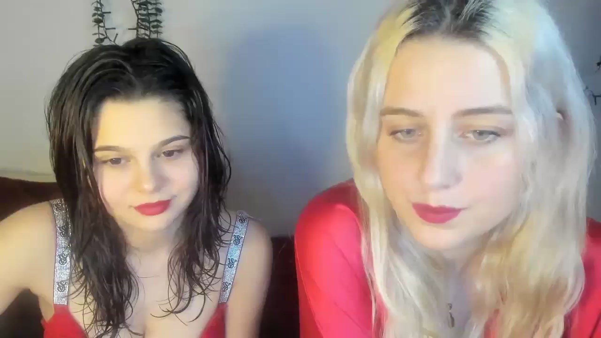 Gallery image thumbnail from AriahKiss's myfreecams stream on, 12/25/2023, 18:34 image 8 of 20