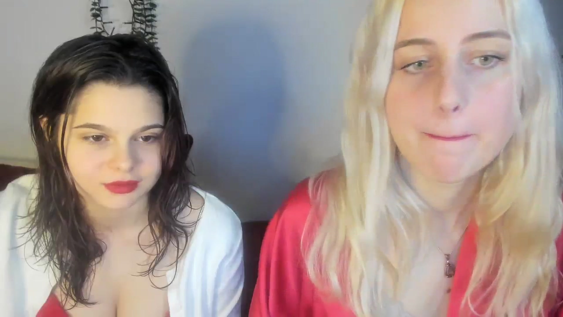 Gallery image thumbnail from AriahKiss's myfreecams stream on, 12/25/2023, 18:34 image 15 of 20