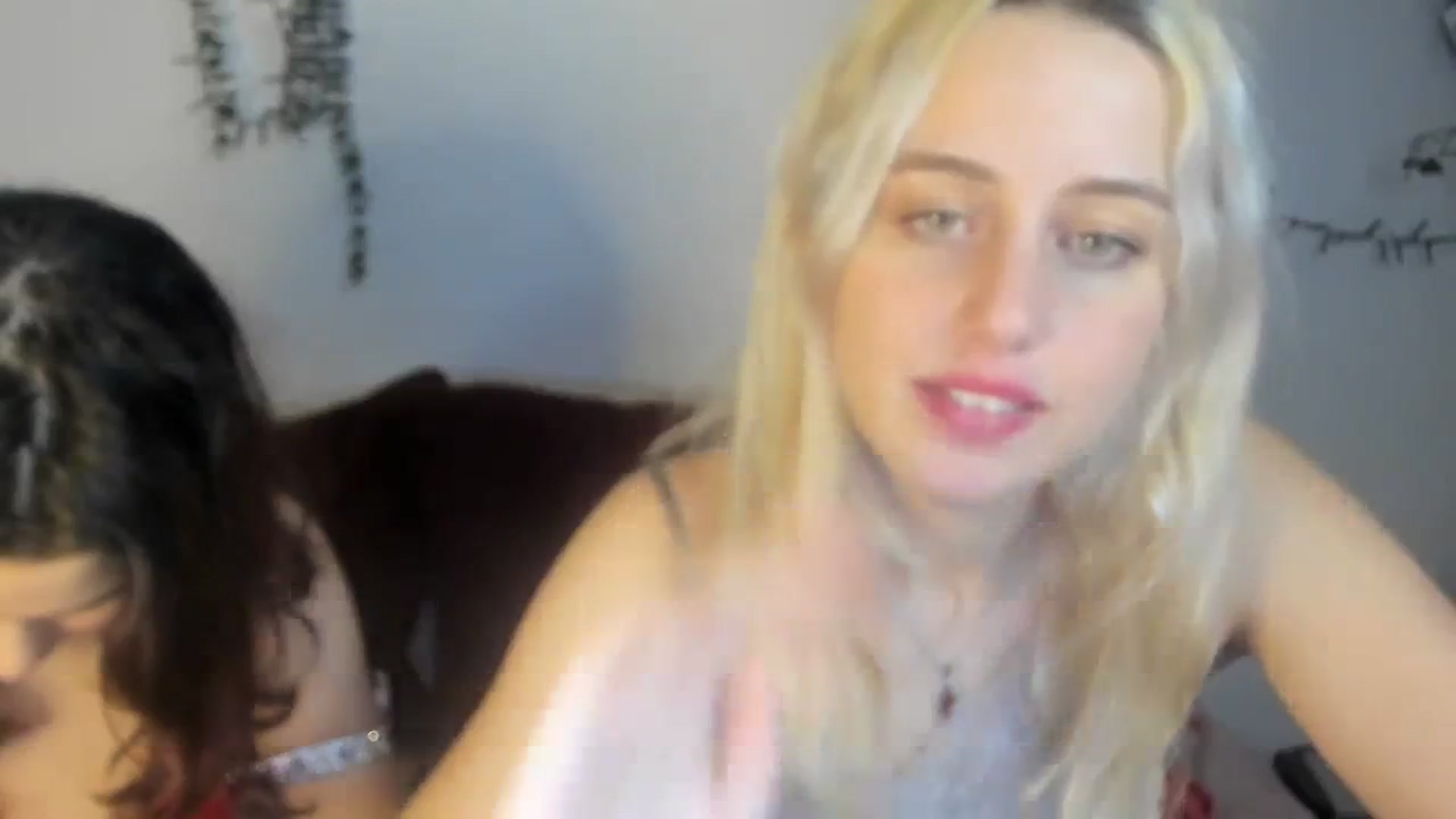 Gallery image thumbnail from AriahKiss's myfreecams stream on, 12/25/2023, 19:45 image 10 of 20