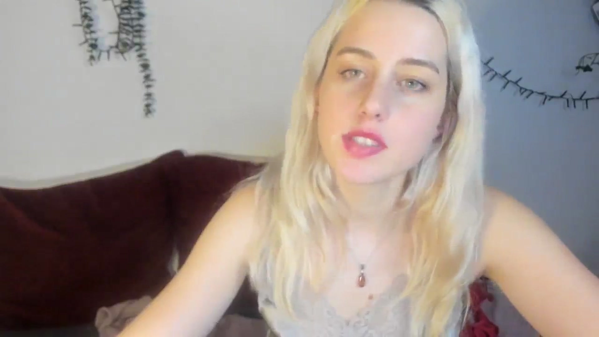 Gallery image thumbnail from AriahKiss's myfreecams stream on, 12/25/2023, 19:45 image 8 of 20