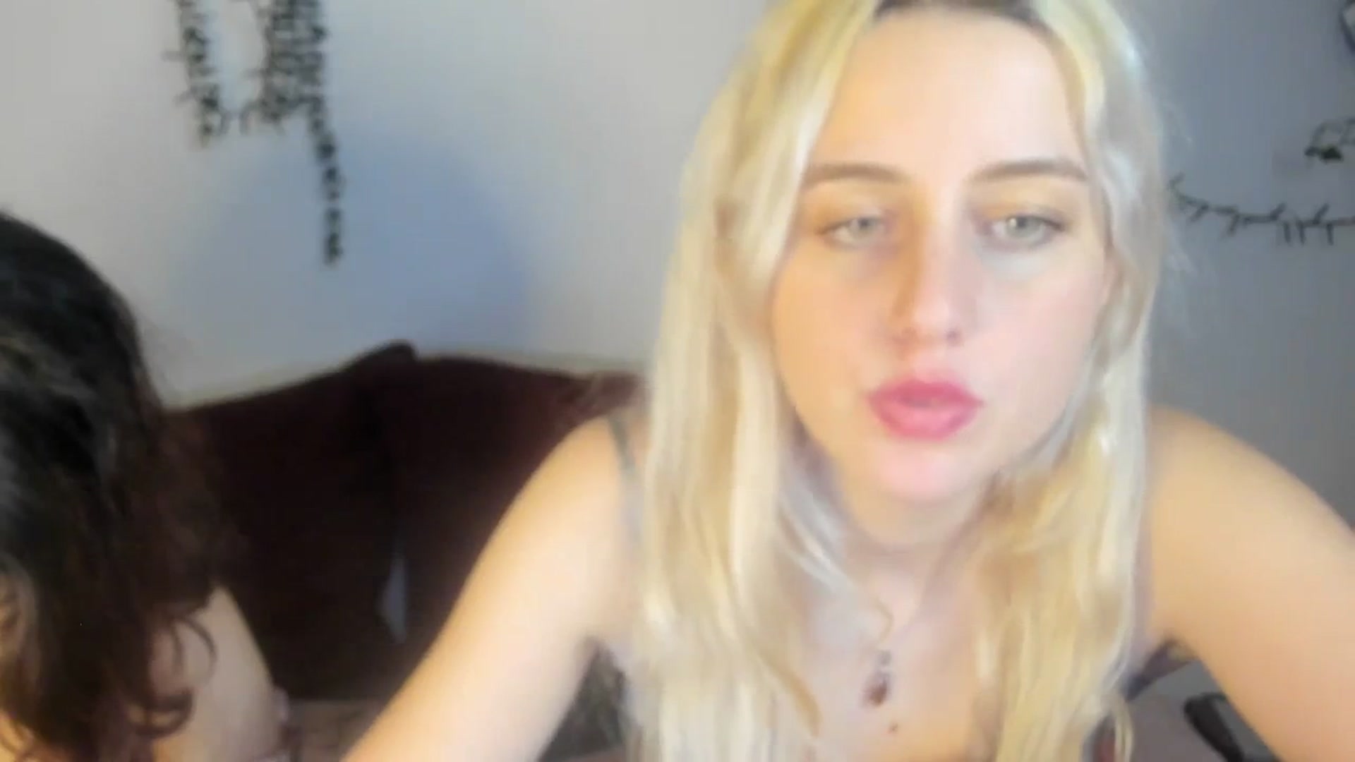 Gallery image thumbnail from AriahKiss's myfreecams stream on, 12/25/2023, 19:45 image 11 of 20
