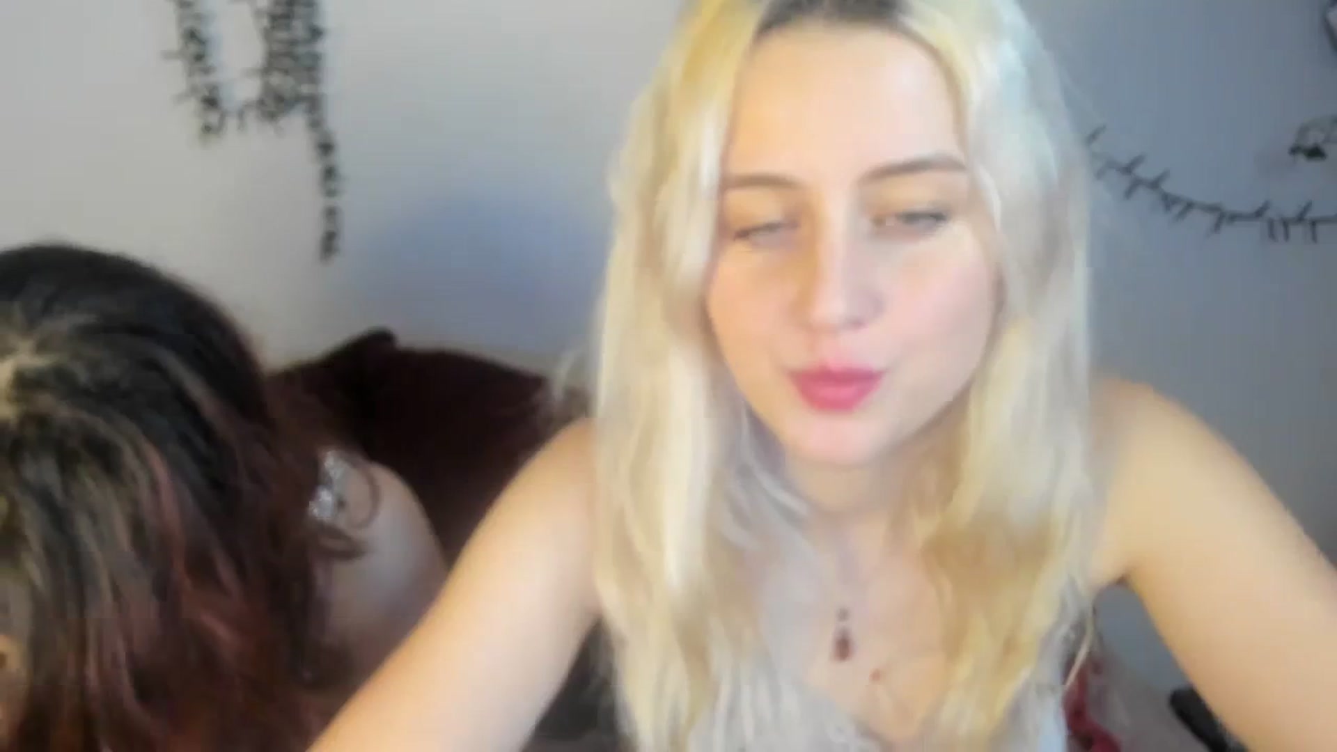 Gallery image thumbnail from AriahKiss's myfreecams stream on, 12/25/2023, 19:45 image 18 of 20