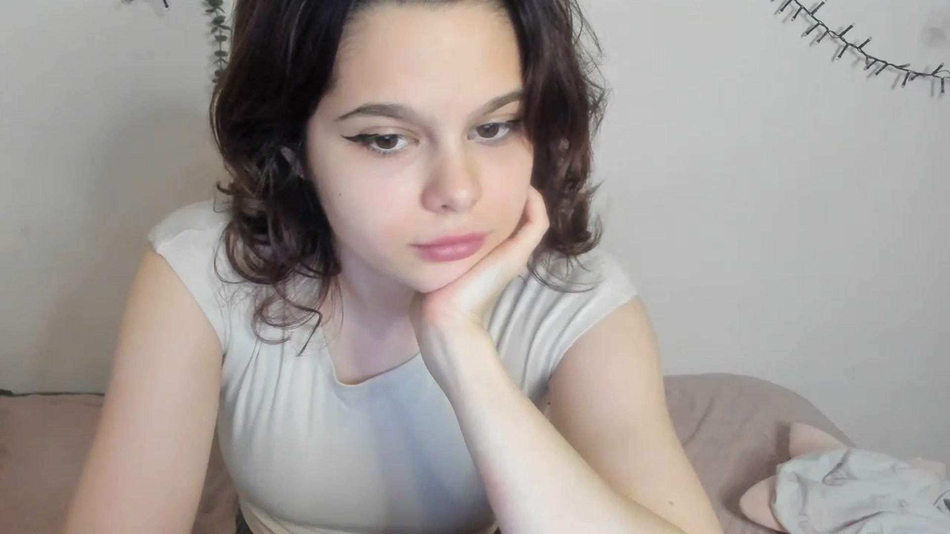 Gallery image thumbnail from AriahKiss's myfreecams stream on, 01/15/2024, 16:38 image 3 of 20