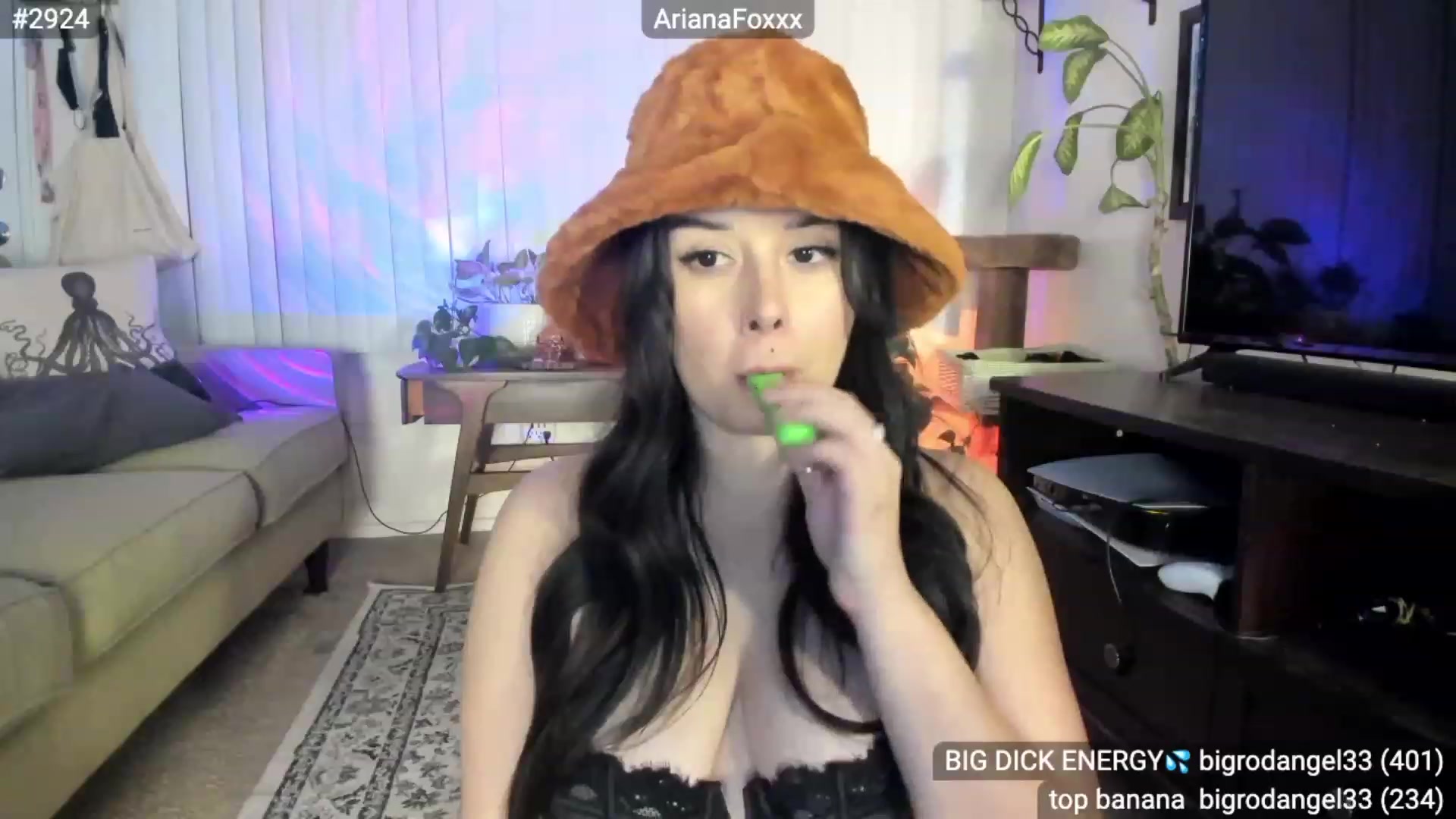 Gallery image thumbnail from ArianaFoxxx's myfreecams stream on, 11/26/2022, 09:53 image 10 of 20