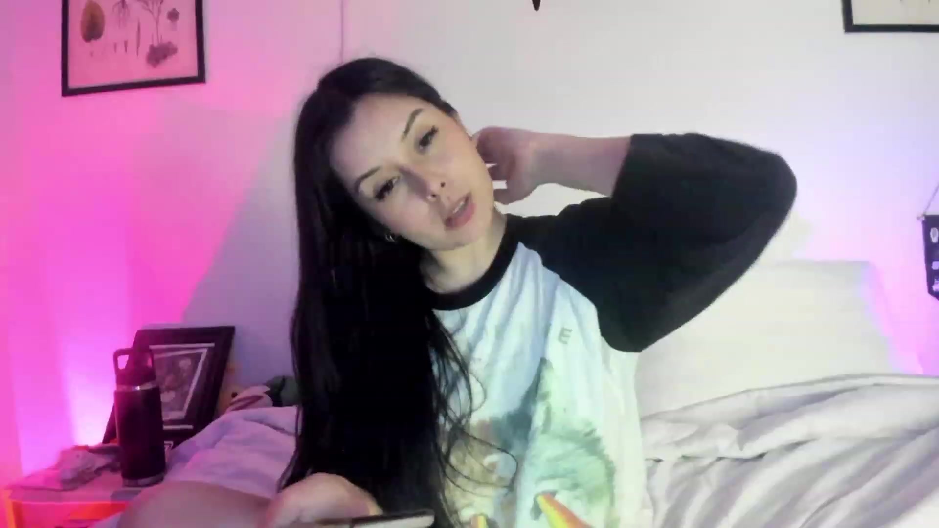 Gallery image thumbnail from ArianaFoxxx's myfreecams stream on, 12/25/2022, 11:15 image 15 of 20