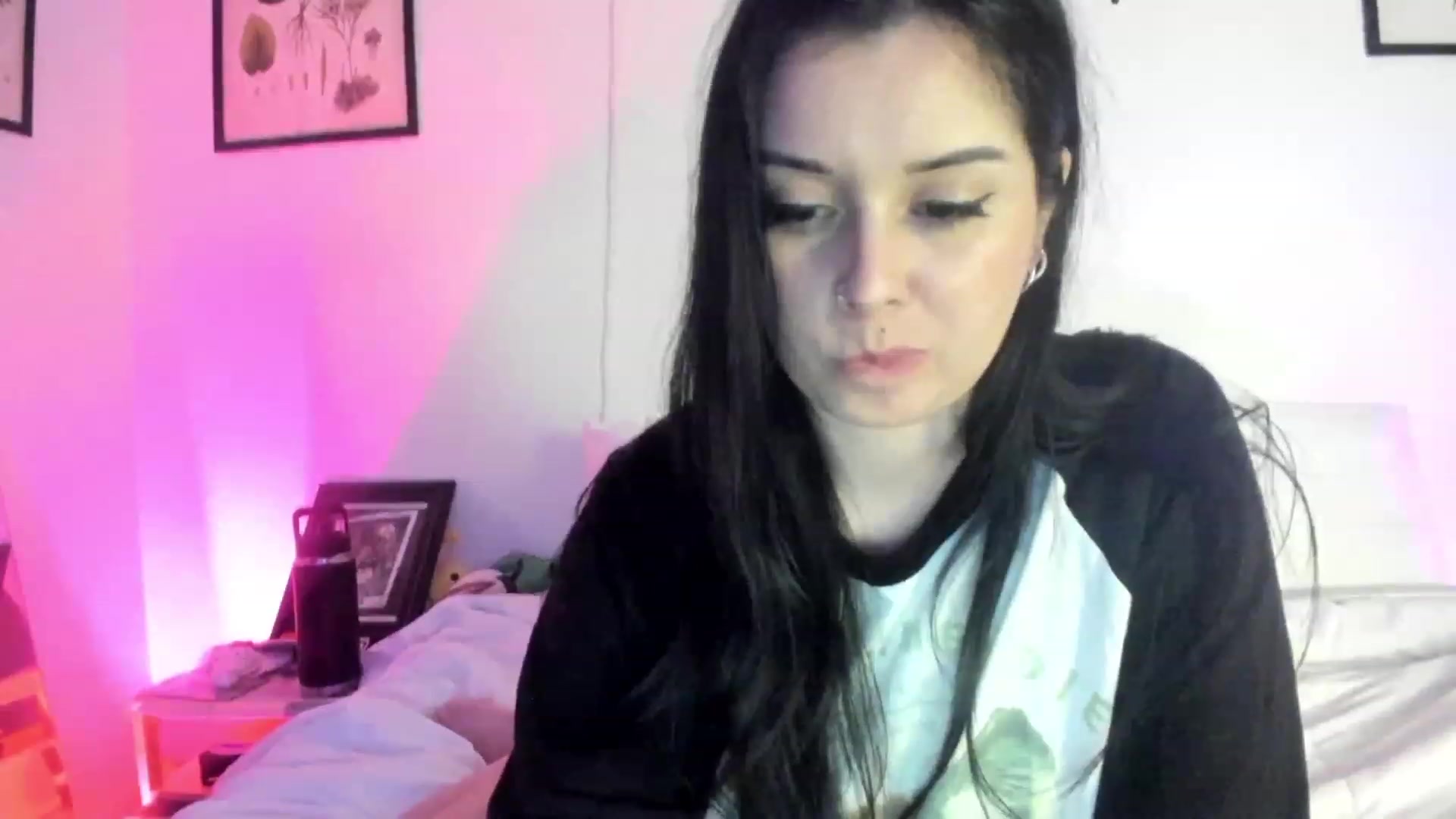 Gallery image thumbnail from ArianaFoxxx's myfreecams stream on, 12/25/2022, 11:15 image 16 of 20
