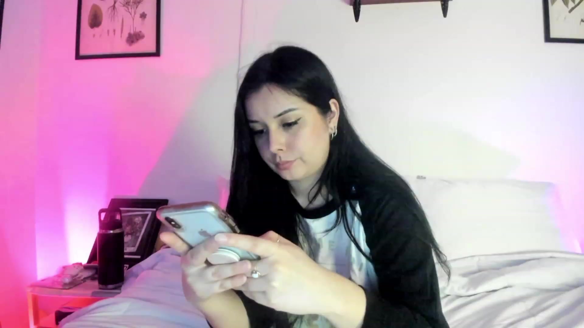 Gallery image thumbnail from ArianaFoxxx's myfreecams stream on, 12/25/2022, 11:15 image 13 of 20