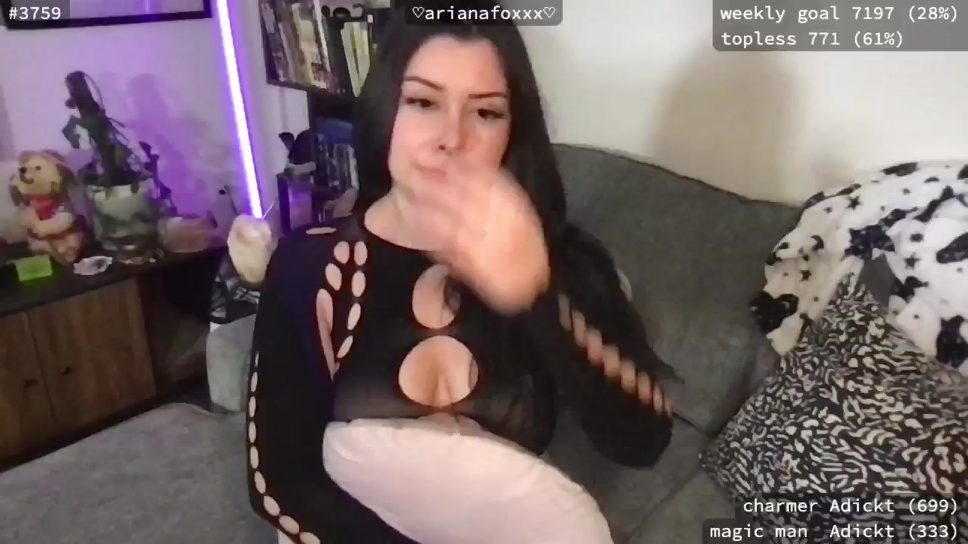 Gallery image thumbnail from ArianaFoxxx's myfreecams stream on, 12/15/2024, 08:57 image 14 of 20