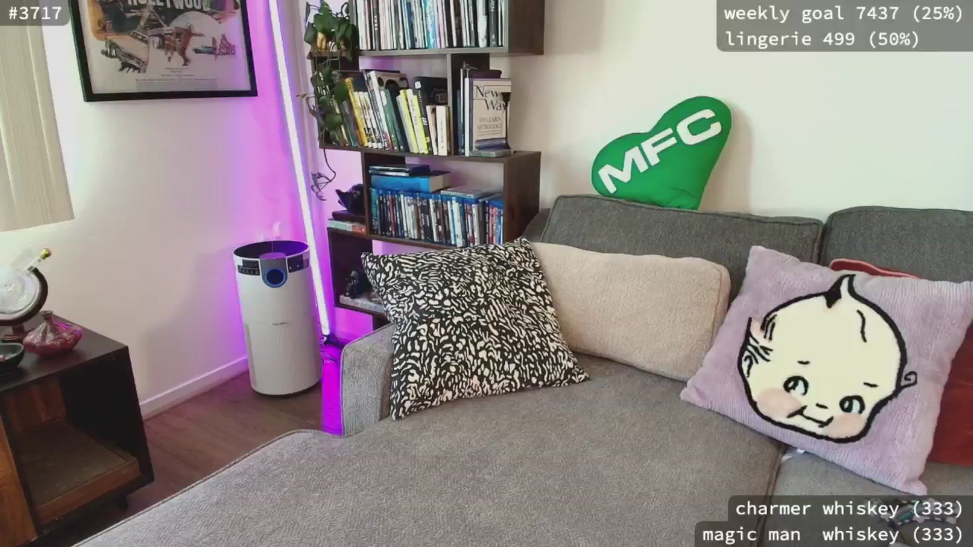 Gallery image thumbnail from ArianaFoxxx's myfreecams stream on, 08/12/2025, 23:41 image 13 of 20