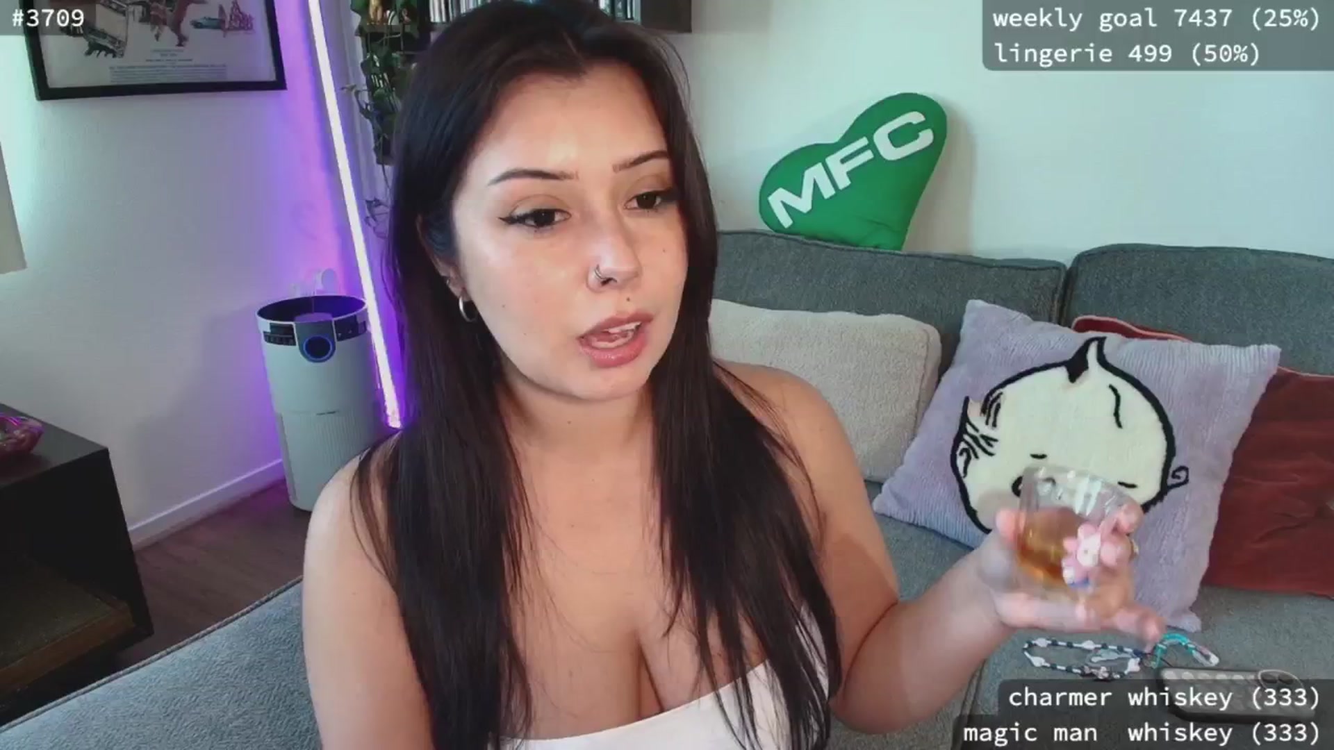 Gallery image thumbnail from ArianaFoxxx's myfreecams stream on, 08/12/2025, 23:41 image 17 of 20