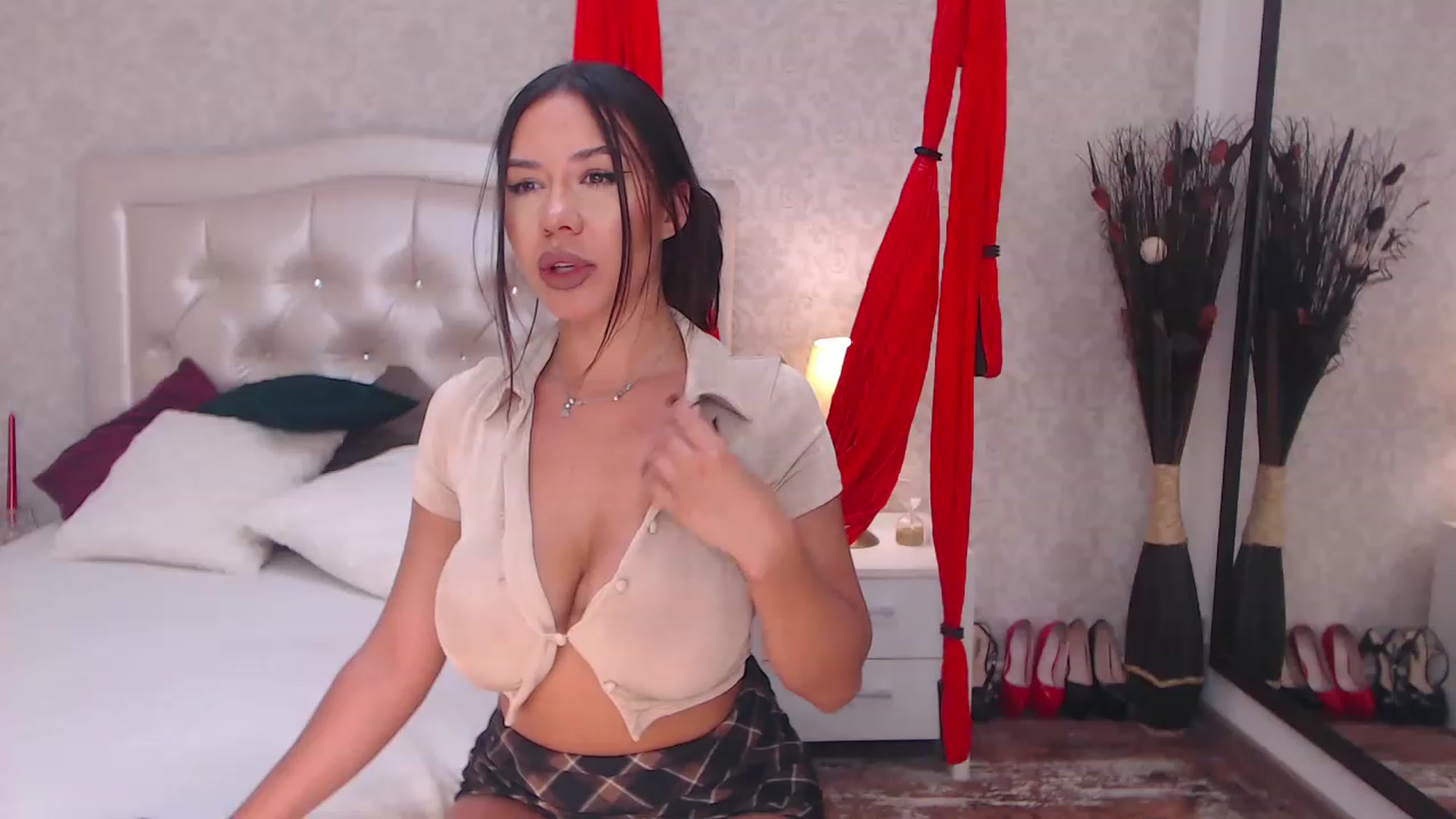 Gallery image thumbnail from ArianaMayes's myfreecams stream on, 06/19/2023, 24:31 image 11 of 20